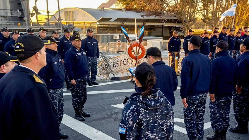 La conmemoración tuvo lugar a bordo de la Unidad, con la presencia de la Plana Mayor y dotación.