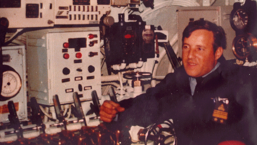 El Suboficial Principal (post mortem) maquinista Félix Oscar Artuso era tripulante del submarino ARA “Santa Fe”, que tuvo su bautismo de fuego el 25 de abril de 1982. Es el único héroe de la Guerra de Malvinas sepultado en las islas Georgias del Sur.