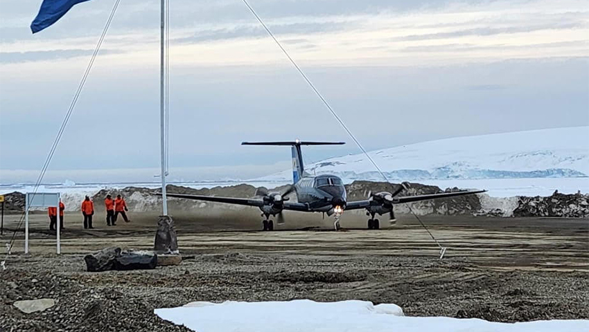 Un TC-12B Hurón de la Escuadrilla Aeronaval de Vigilancia Marítima voló desde la Base Aeronaval Río Grande a la Base Antártica Conjunta Petrel.