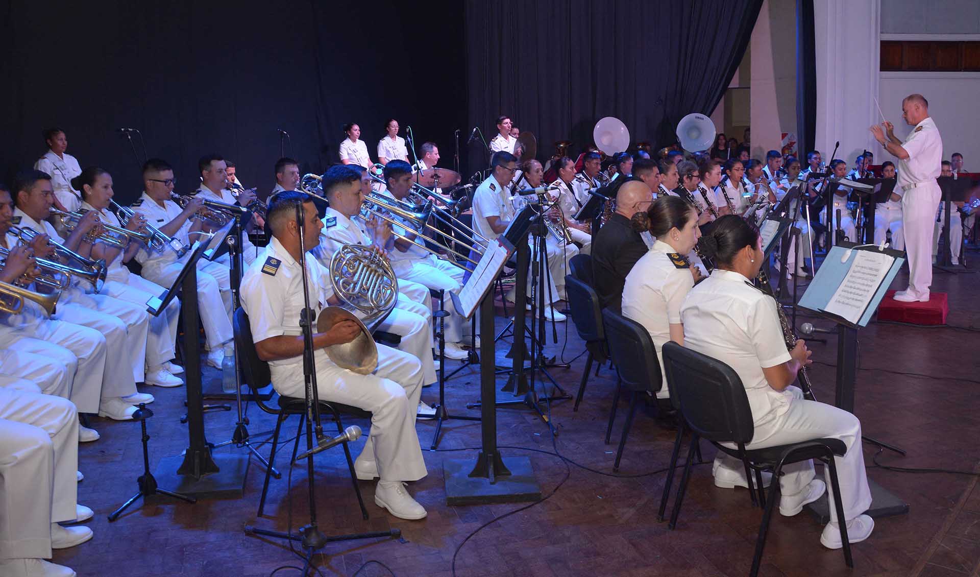 El evento fue protagonizado por la Banda de Música de dicha Base Naval, acompañada por el coro Santa Cecilia de la ciudad de Bahía Blanca.