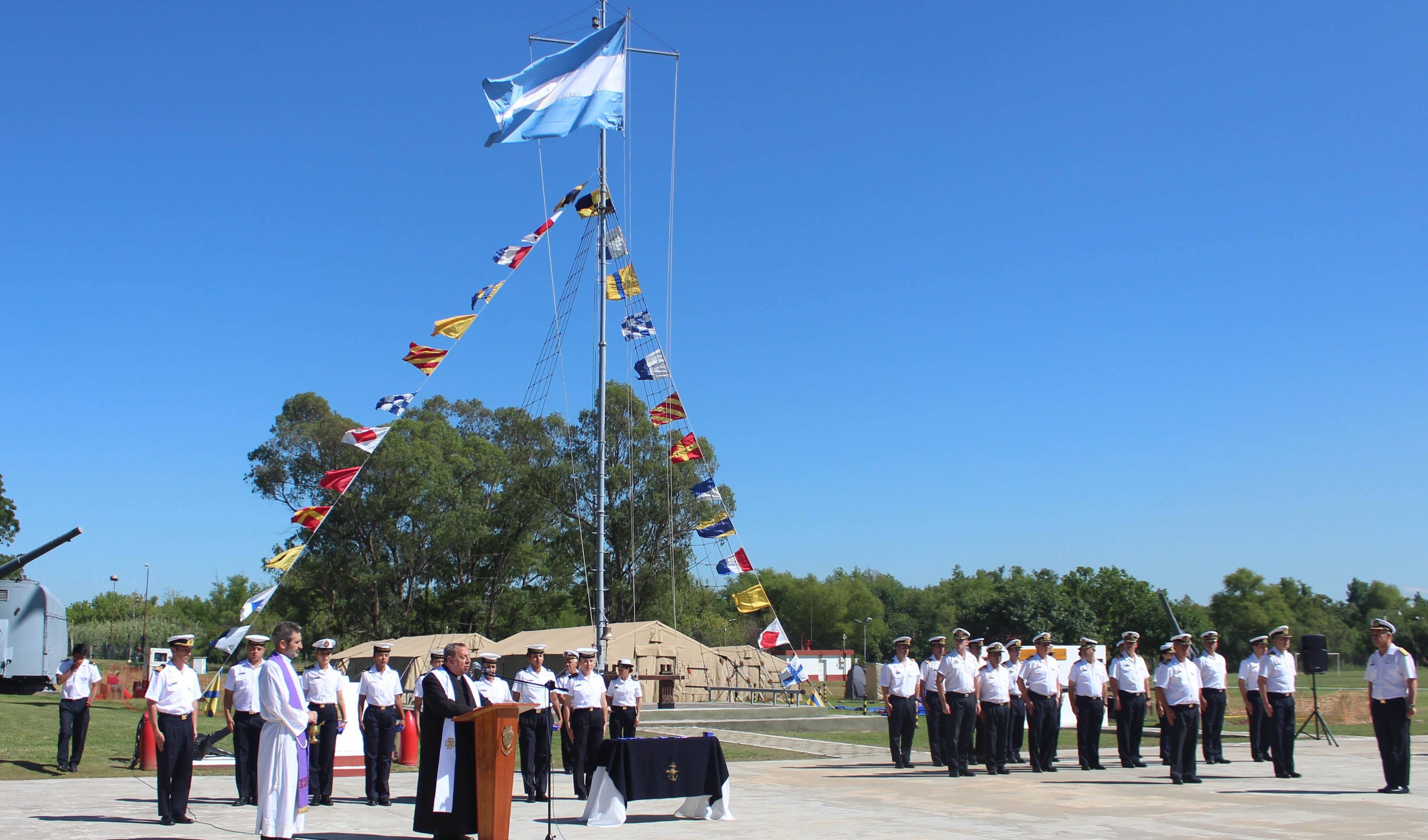 Durante la ceremonia en la Plaza de Armas “Presidente Sarmiento”, se entronizó una imagen de la Virgen Stella Maris.