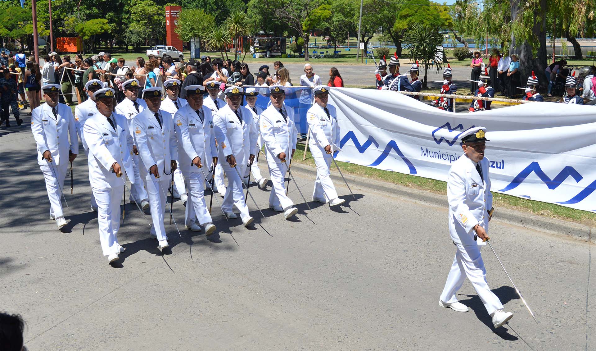 Una delegación naval formó parte del acto oficial que se llevó a cabo en el Balnerario Municipal.