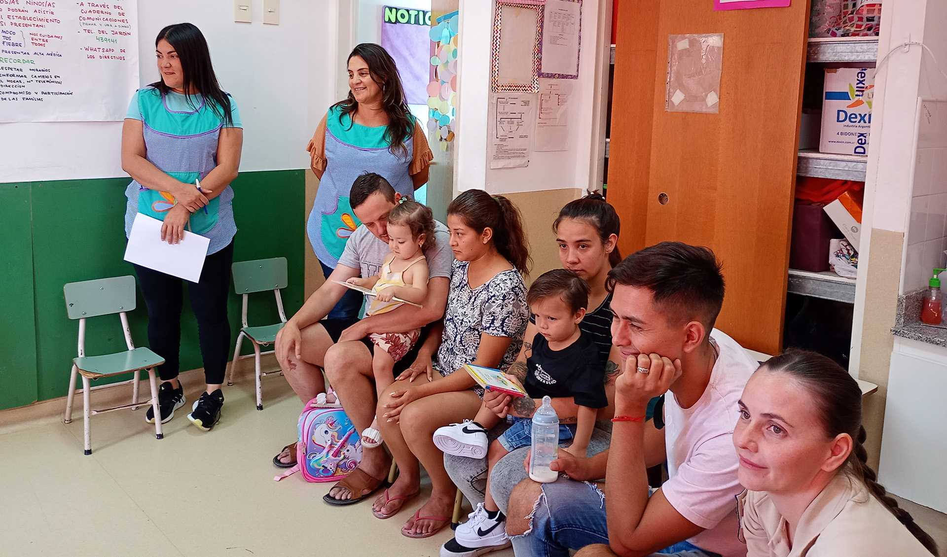 Mediante un acto, las docentes dieron la bienvenida a los menores y familias.
