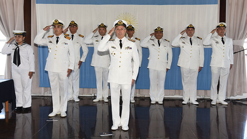 Se trata del Capitán de Navío Mario Alfredo Bilesio.