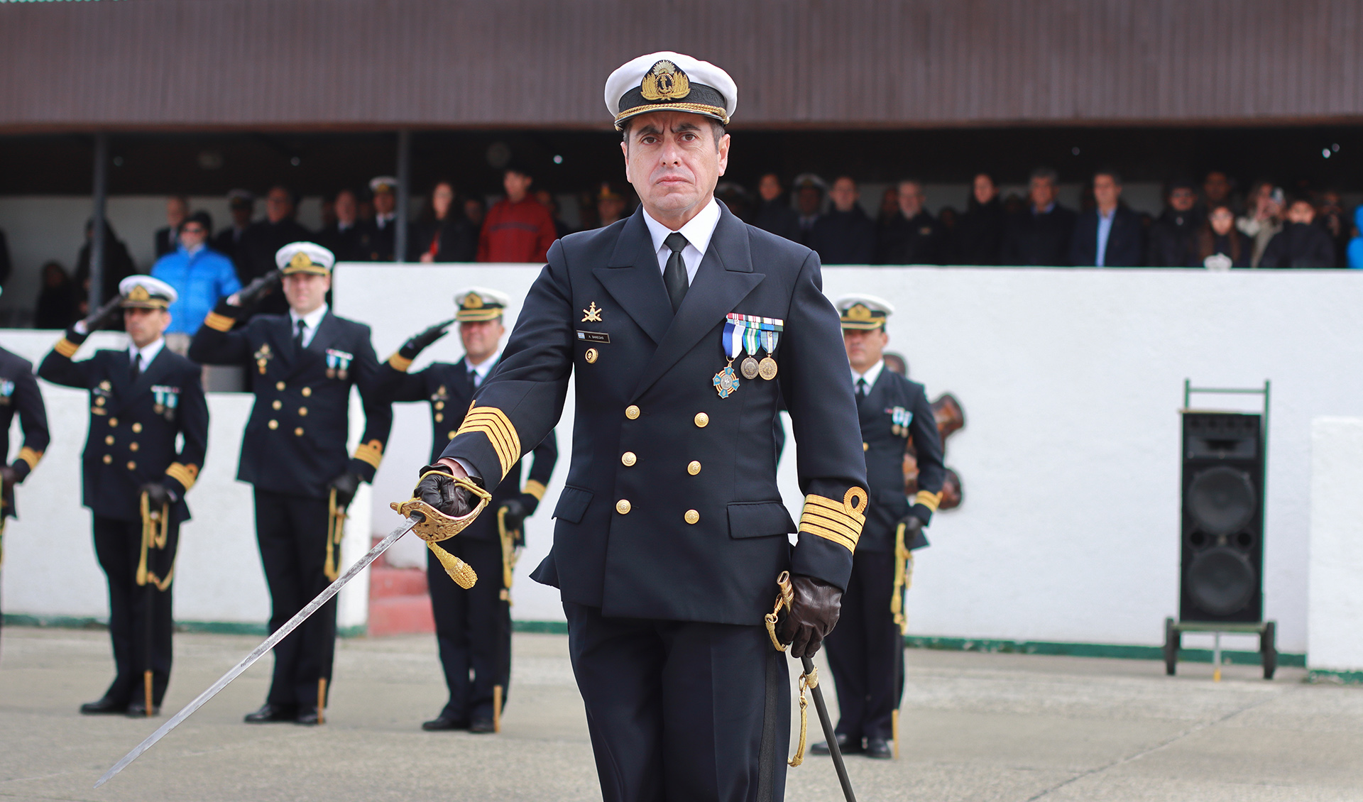 El Capitán de Navío Héctor Antonio Herrera entregó el comando al Capitán de Navío Alfredo Antonio Banegas.