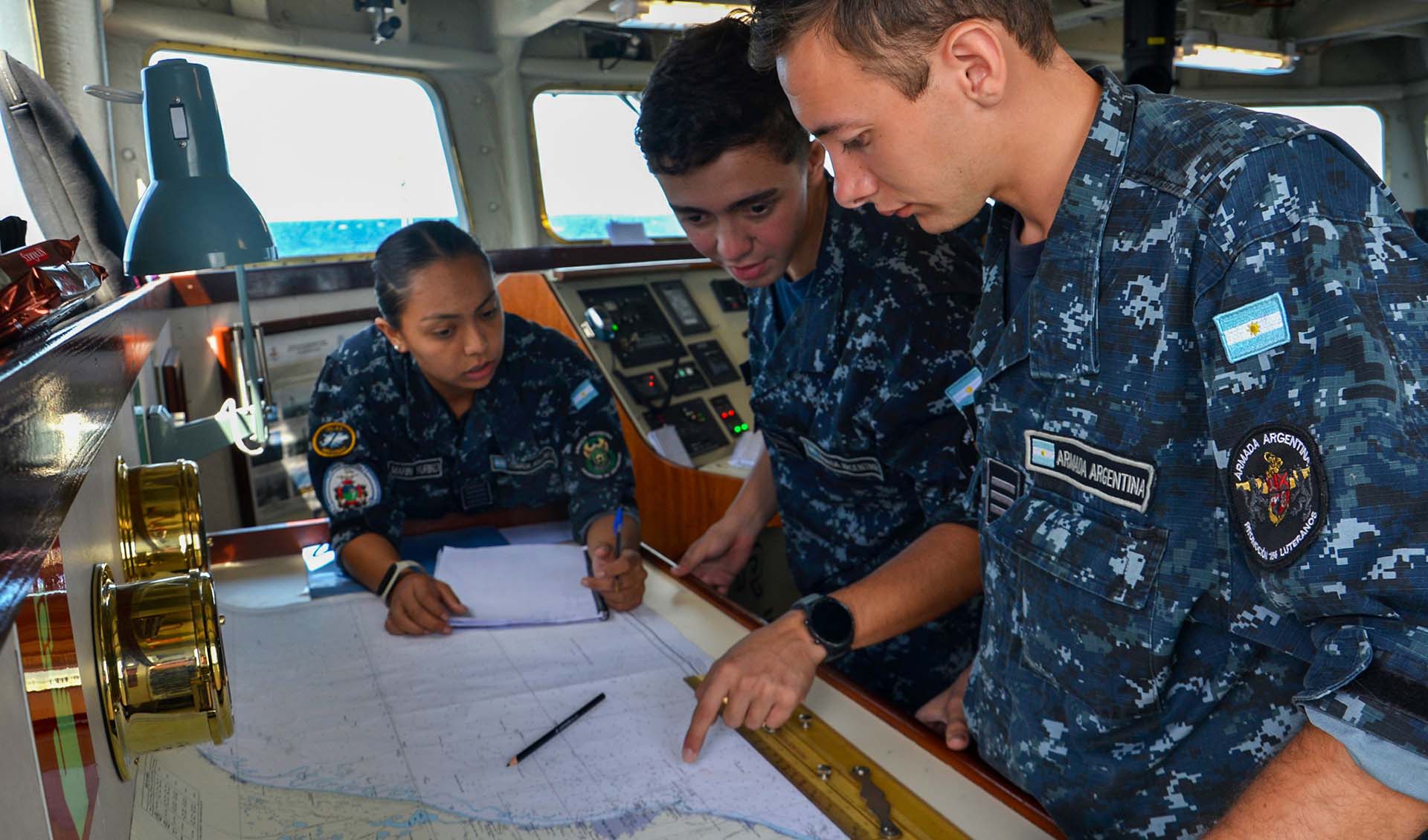 Arribaron a la Base Naval Mar del Plata a bordo de las Lanchas de Instrucción para Cadetes y realizaron actividades tendientes a incrementar la formación profesional.