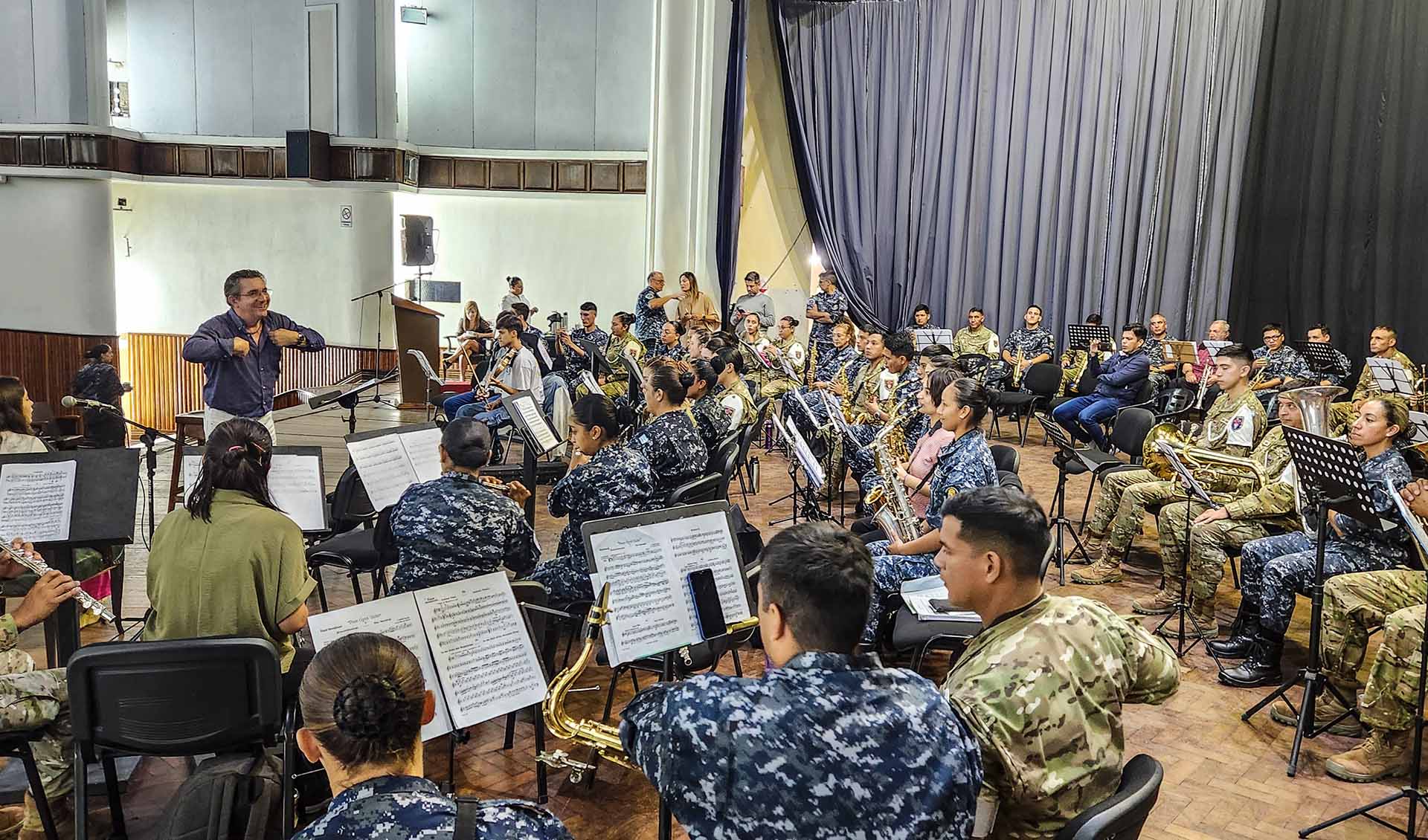 Dirigida por el Maestro francés Pascal Lacombe, se realizó en el Salón de Actos “Comodoro Martín Rivadavia” de la Base Naval Puerto Belgrano.