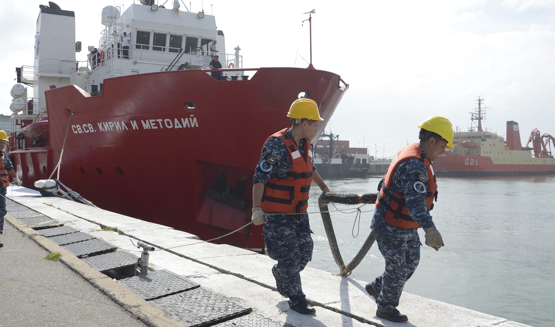 En el marco de la finalización de una expedición antártica, el buque polar “Santos Hermanos Cirilo y Metodio” se reaprovisionó antes de retornar a la ciudad de Varna.