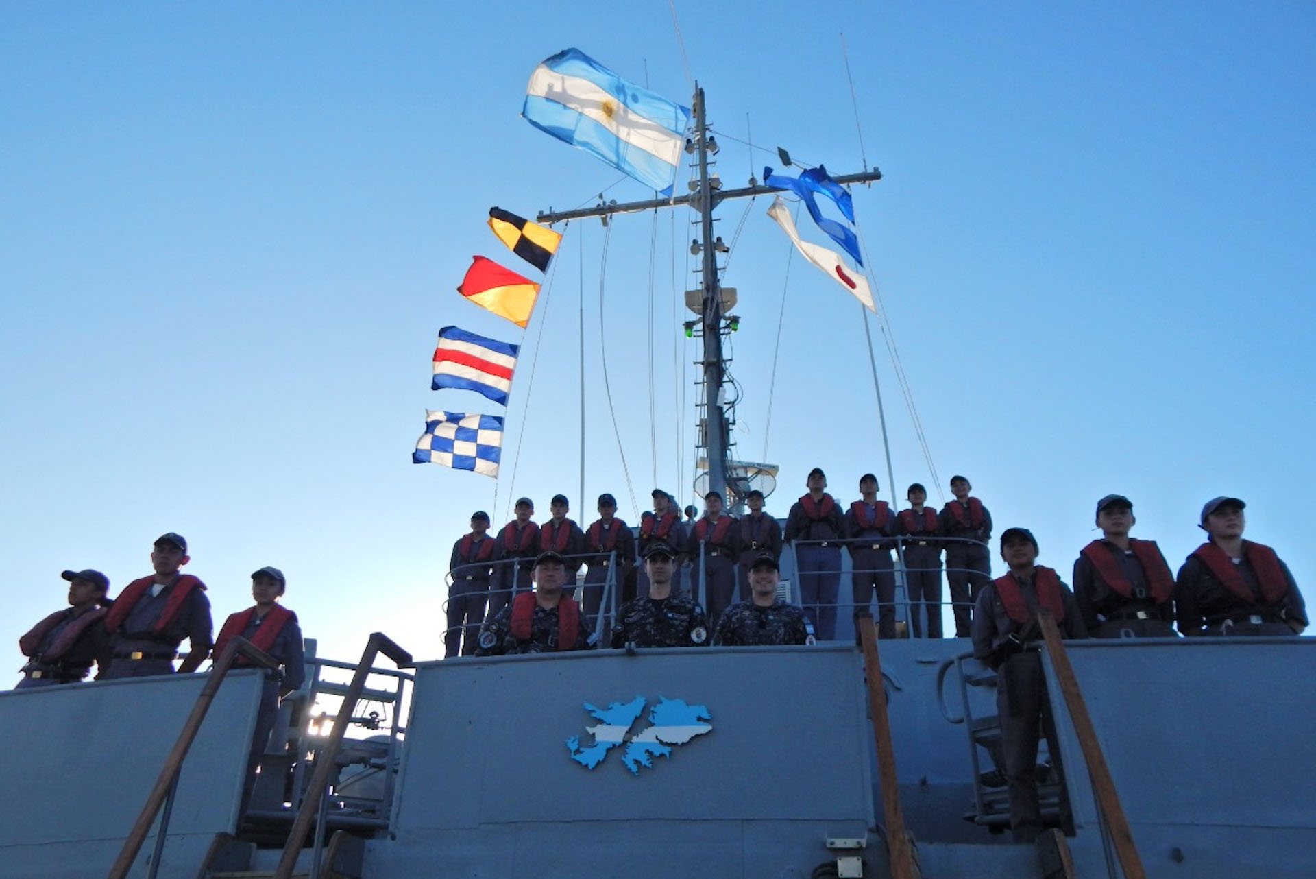 Embarcaron cadetes del Liceo Naval Militar “Almirante Guillermo Brown” y personal del Servicio de Hidrografía Naval.