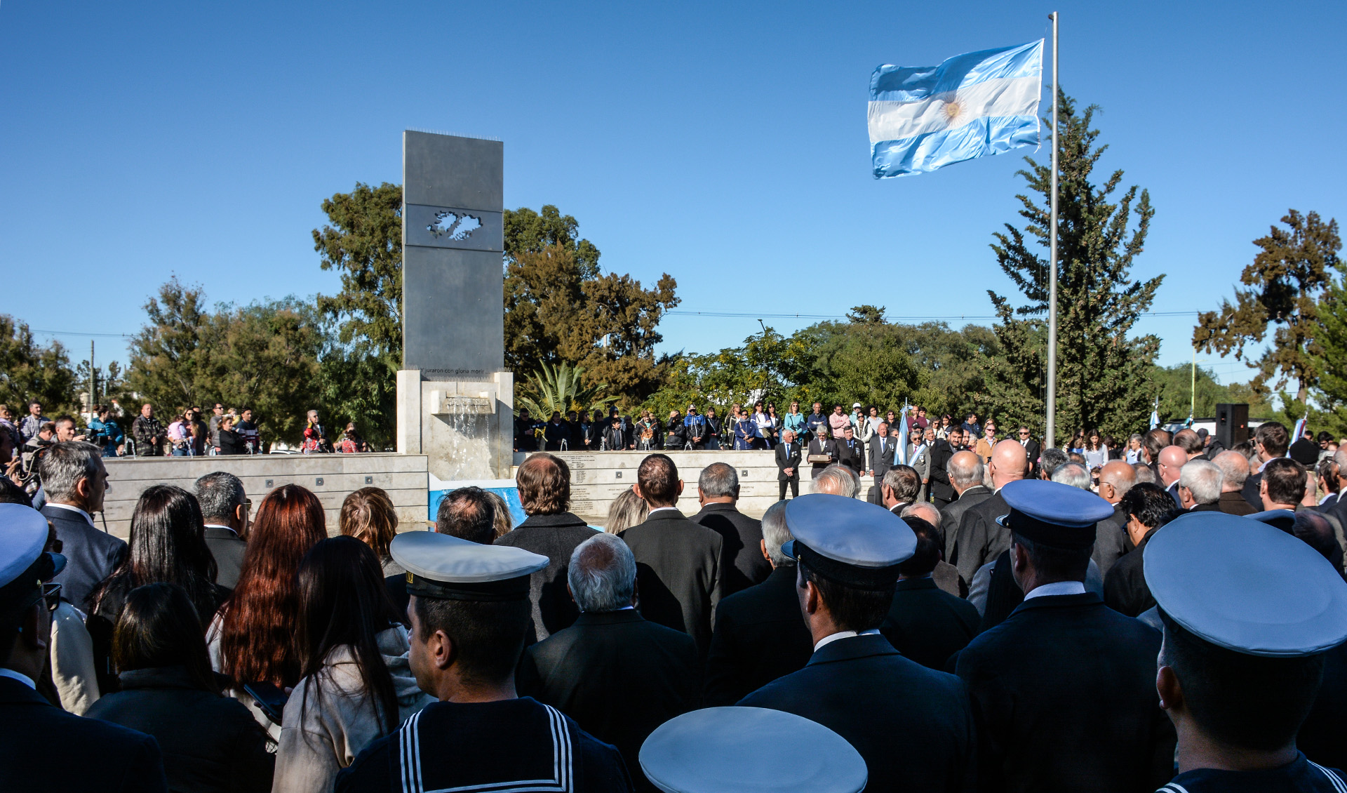 El Municipio junto a excombatientes de Malvinas y representantes de la comunidad bahiense, conmemoraron un nuevo 2 de abril.