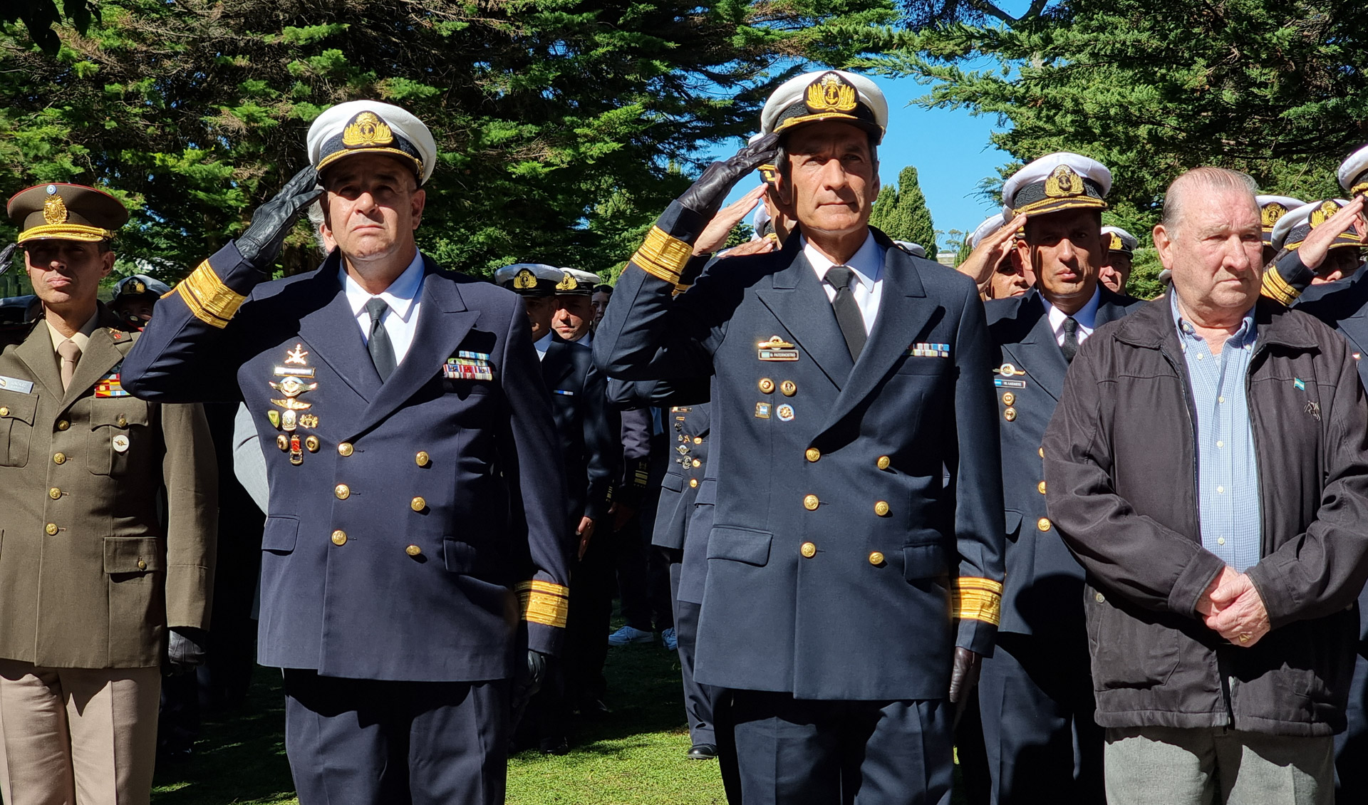 La ceremonia se desarrolló en el cementerio donde descansan sus restos en la ciudad de Mar del Plata.