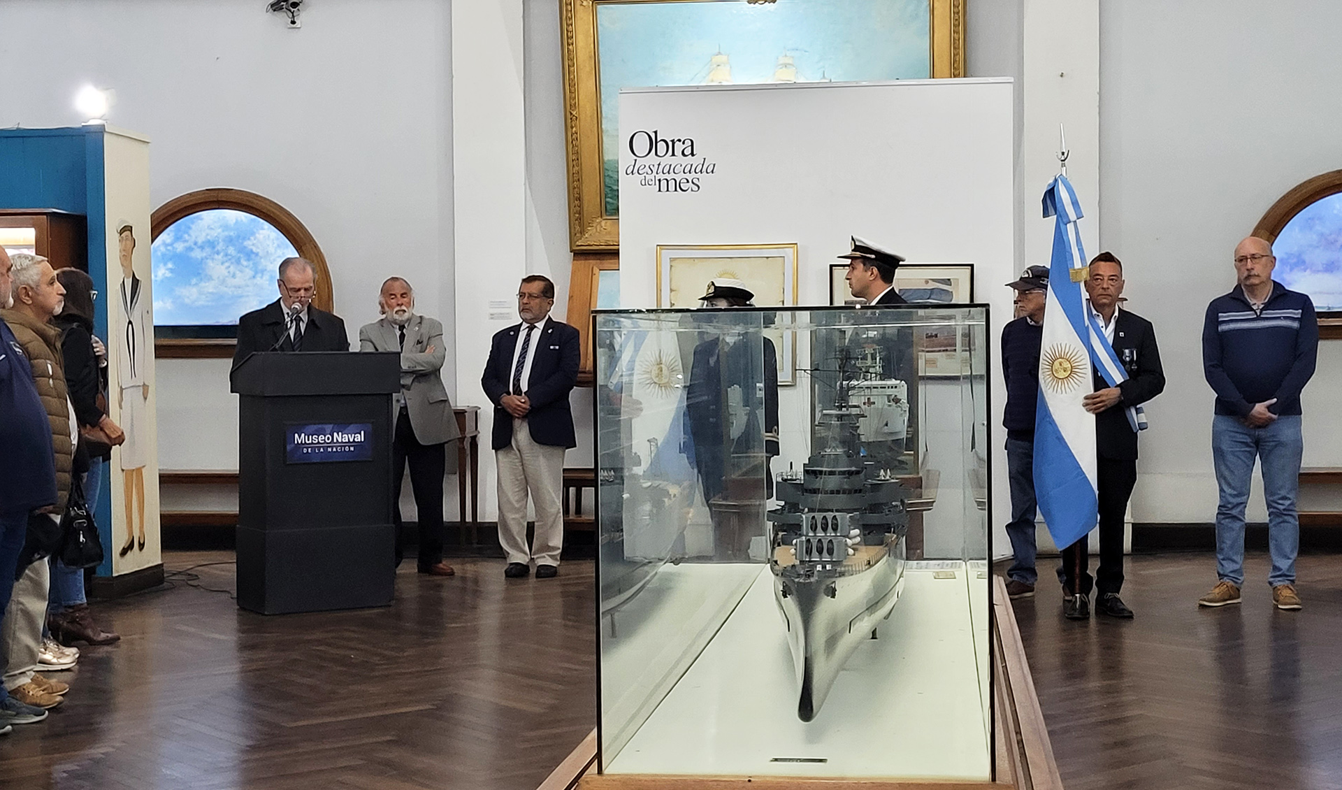 Pertenecieron a esta unidad de la Armada Argentina, la que durante la Gesta de Malvinas se convirtió en el primer buque configurado como hospital.