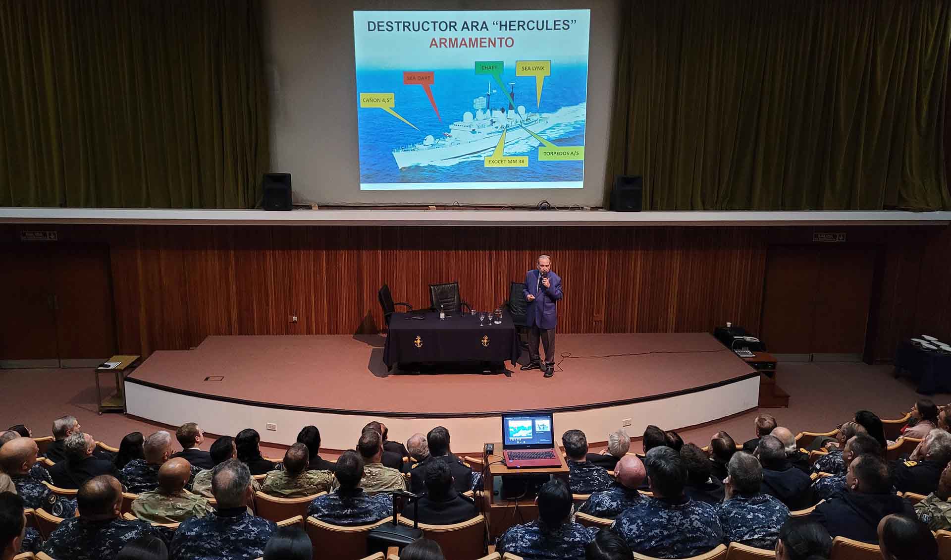 Las disertaciones, basadas en las experiencias de Veteranos de Guerra, están principalmente destinadas al personal de la Reserva Naval Fuera de Servicio.