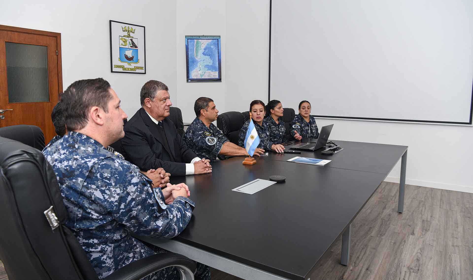 Suboficiales provenientes de 13 países del continente americano y del sudeste de África participan de esta capacitación a cargo de la Armada Argentina.