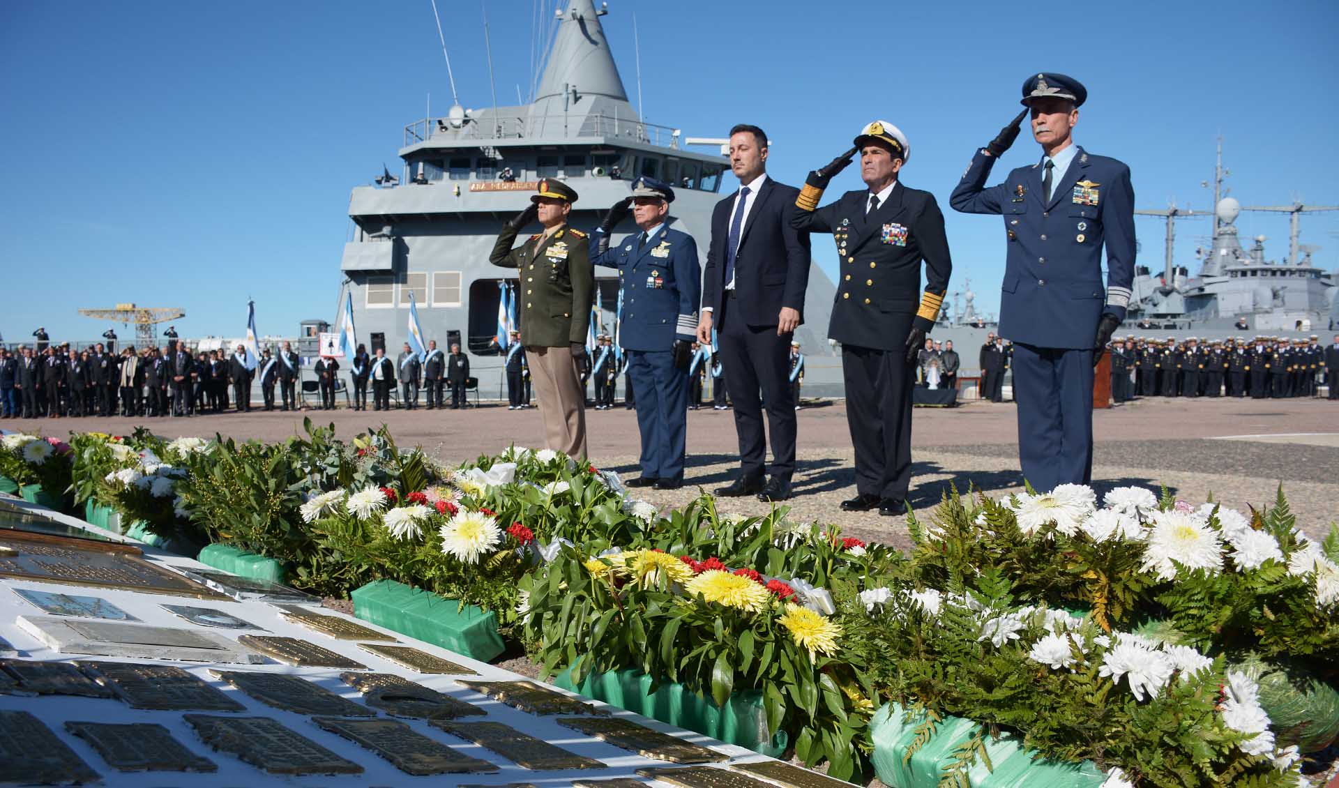 El acto tuvo lugar en la Base Naval Puerto Belgrano y fue presidido por el Ministro de Defensa, doctor Luis Alfonso Petri.