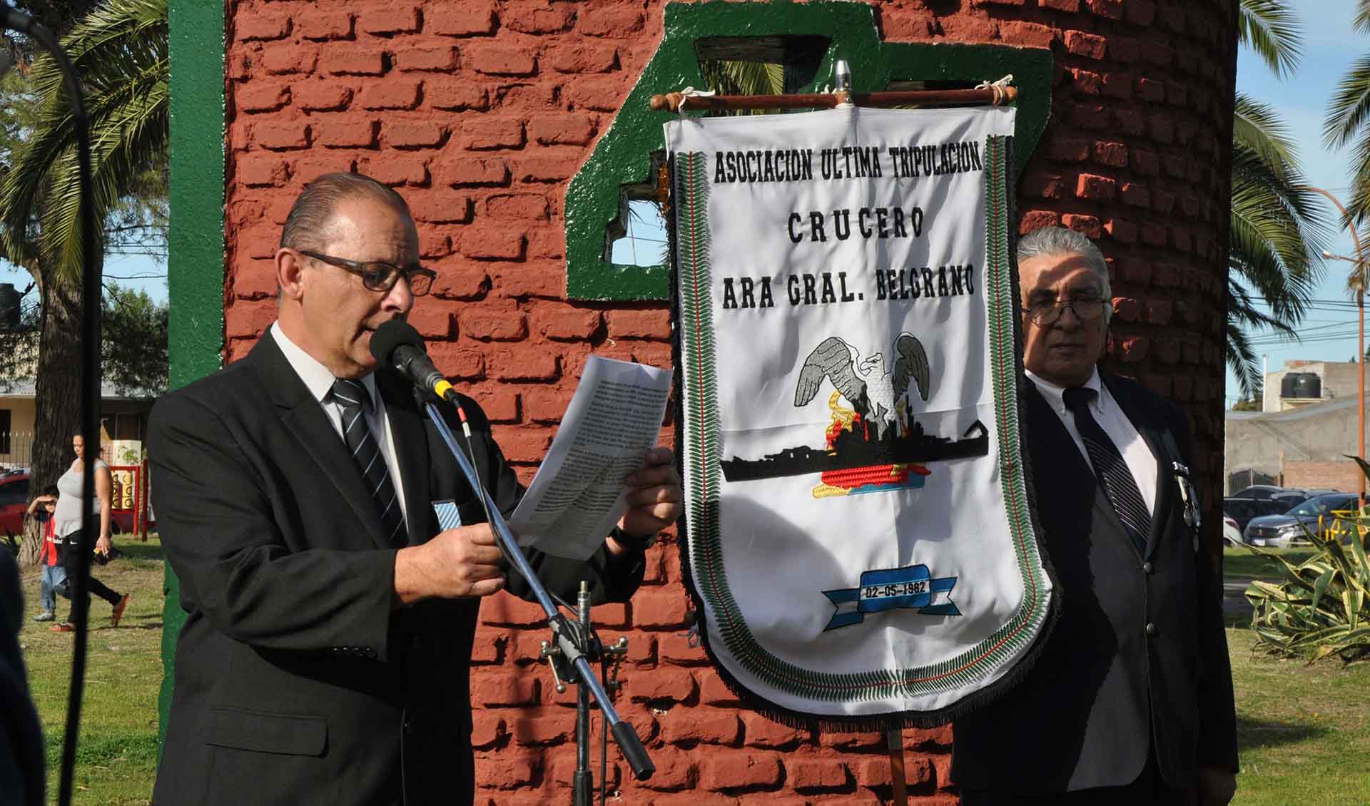La ceremonia tuvo lugar en la plaza del barrio Gaudi que lleva su nombre. Además, hubo actos en la sede de la Asociación Última Tripulación y en la plazoleta de Bouchard y Quintana.