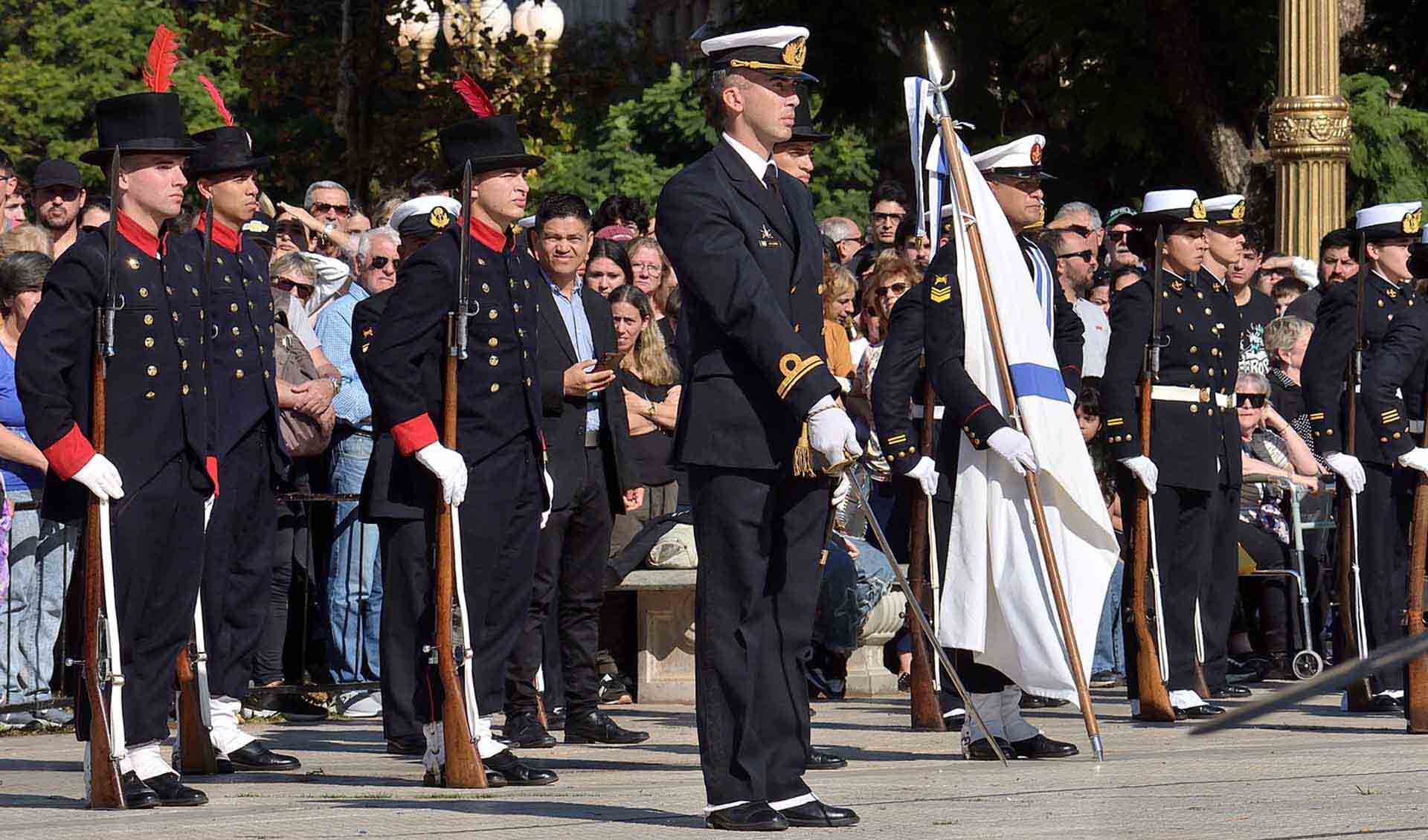 La representación naval estuvo integrada por efectivos del Batallón de Seguridad del Estado Mayor General de la Armada y de la Escuela Naval Militar.