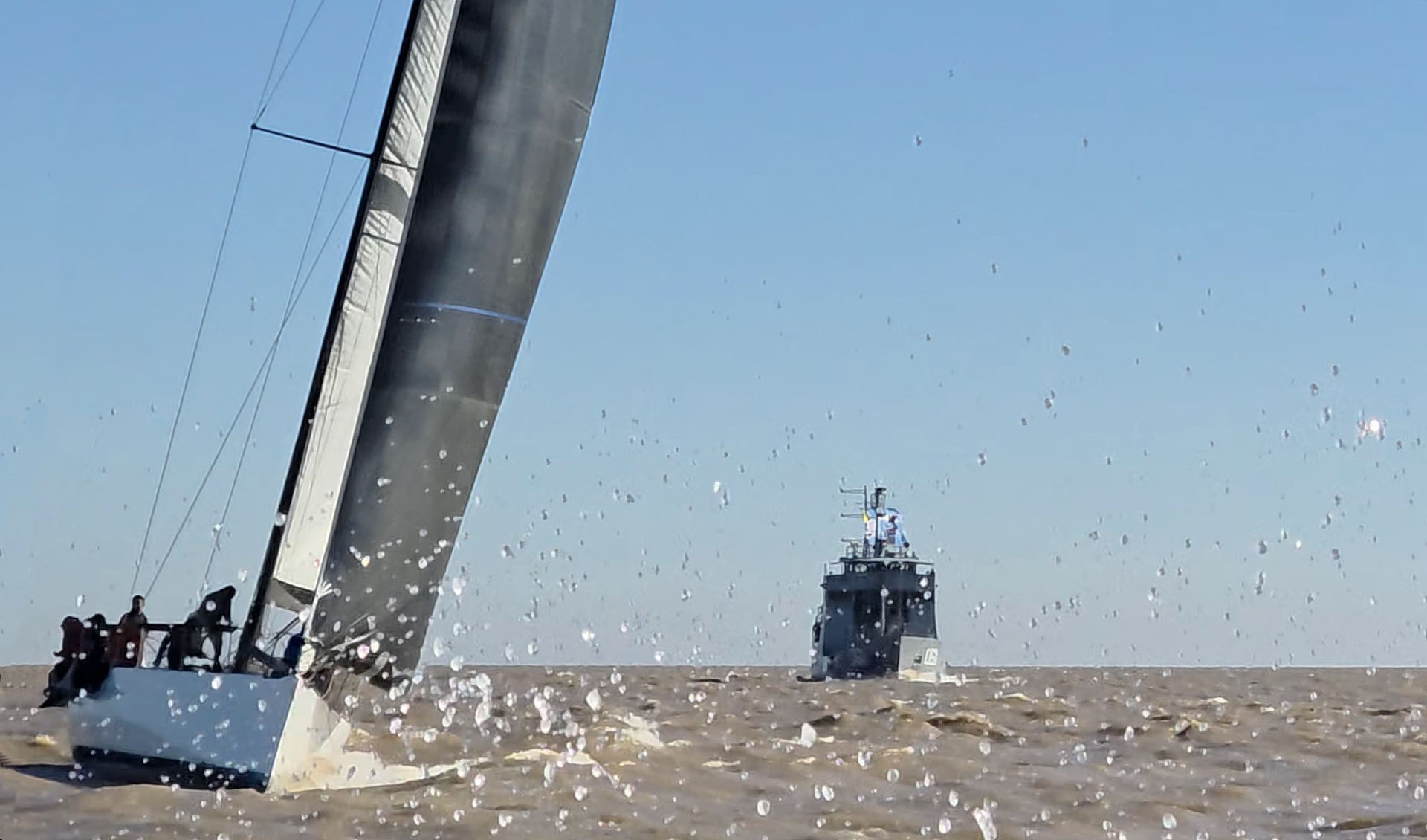 La competencia fue organizada por el Yacht Club Argentino y el Club Náutico San Isidro, en el marco de las celebraciones por el Día de la Armada.