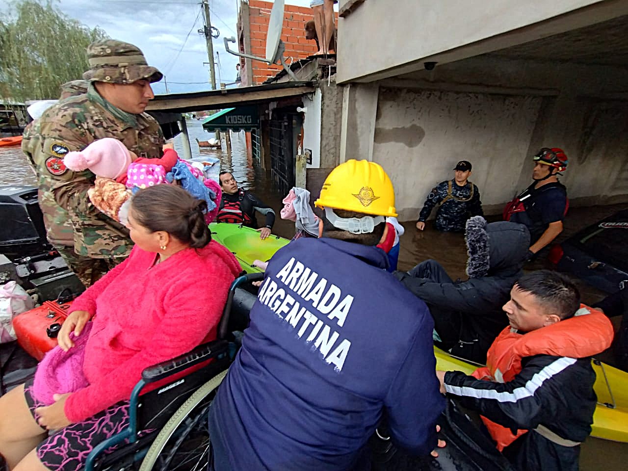 En coordinación con autoridades municipales, desplegó medios y personal en apoyo a las poblaciones afectadas tras la tormenta que provocó inundaciones en la zona.