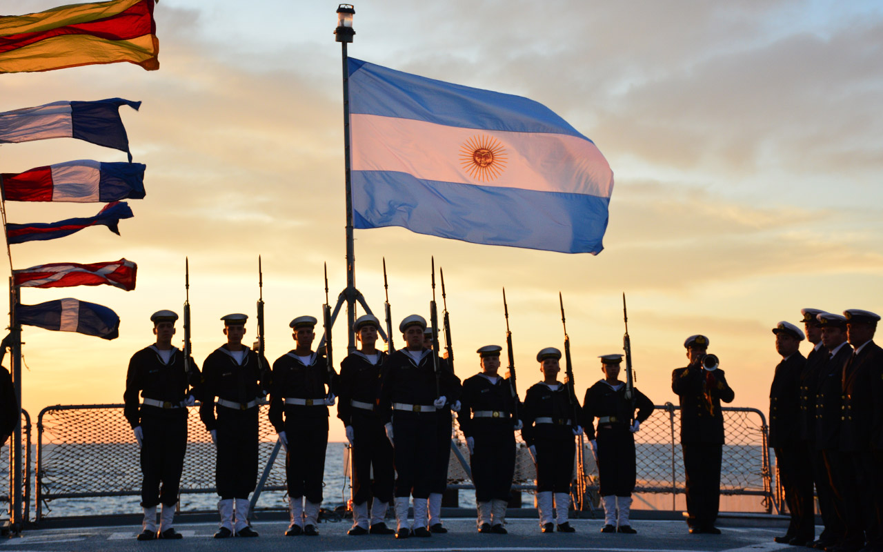 Con dos ceremonias, un desfile y una concurrida jornada de puertas abiertas, se conmemoró en la ciudad chubutense un nuevo Día de la Patria.
