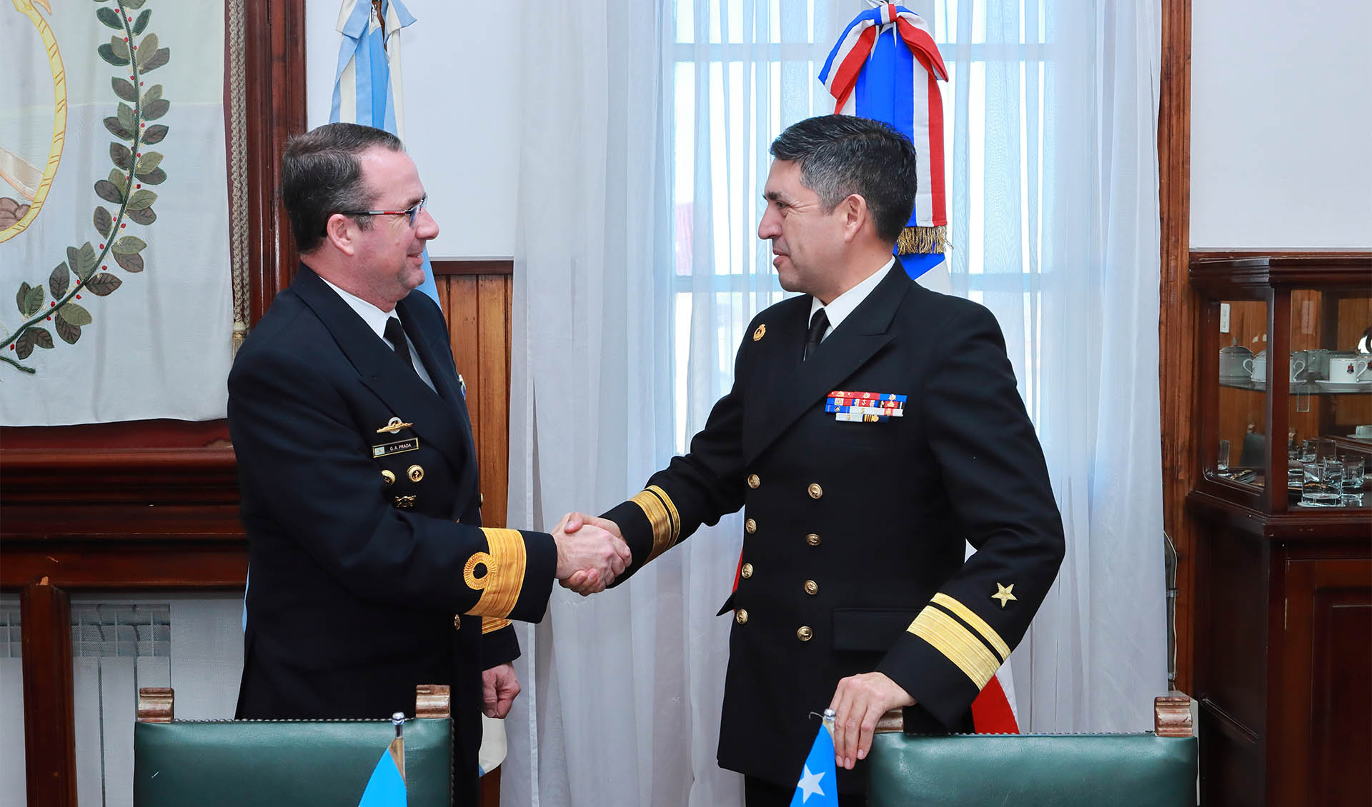Los Comandantes del Área Naval Austral y de la Tercera Zona Naval analizaron compromisos pautados para este año. 