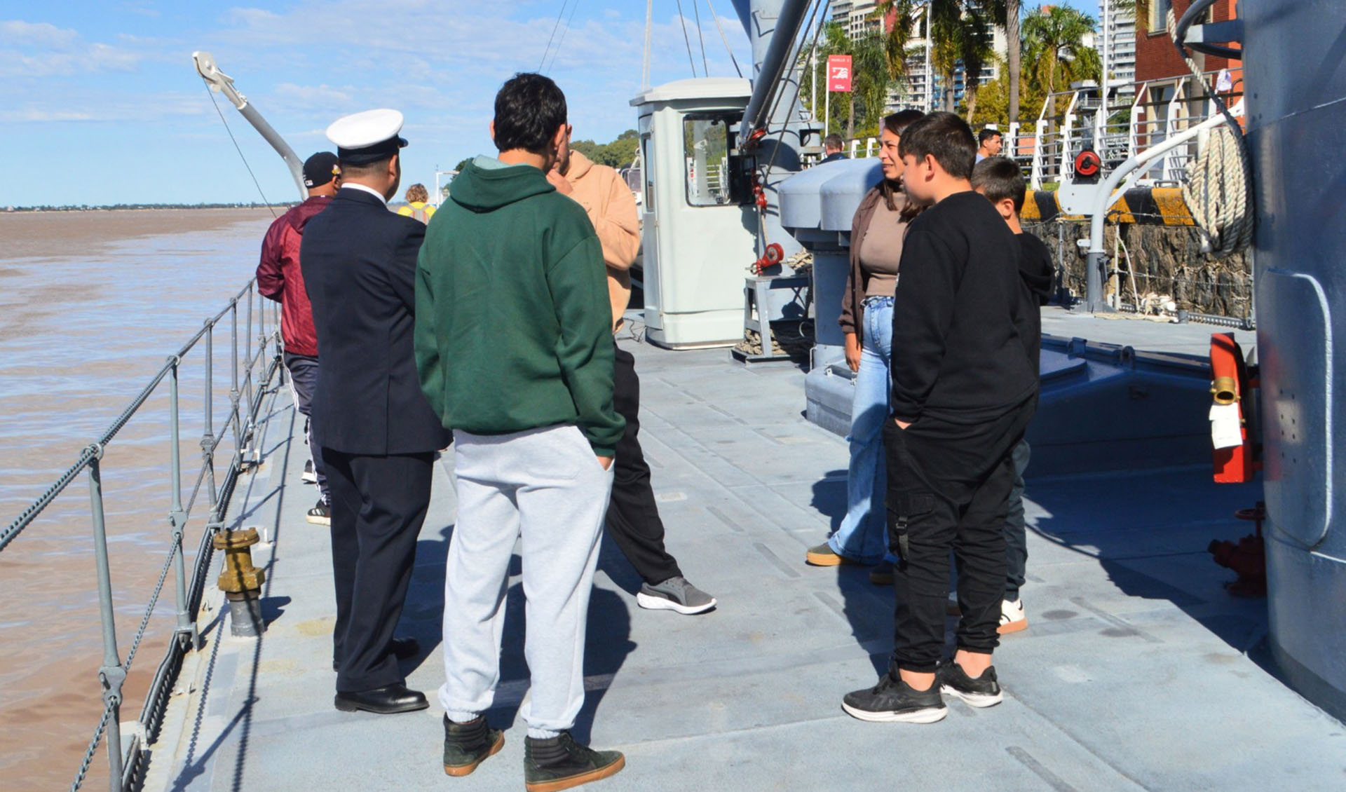 En el marco del aniversario de la Armada Argentina, la unidad abrió sus puertas al público.