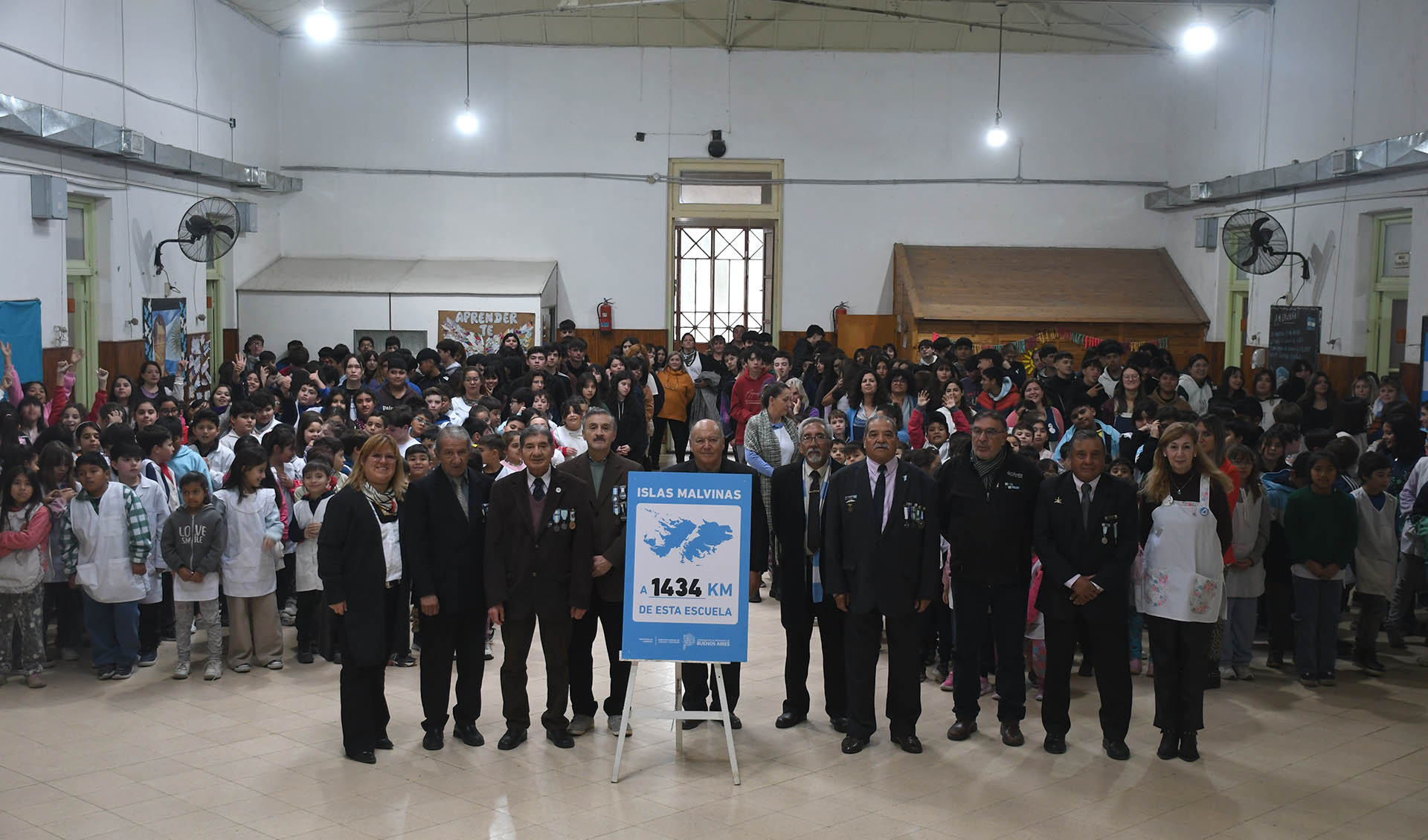 Las escuelas situadas dentro de la Base Naval Puerto Belgrano descubrieron un cartel indicativo con la distancia entre cada entidad educativa y las islas.