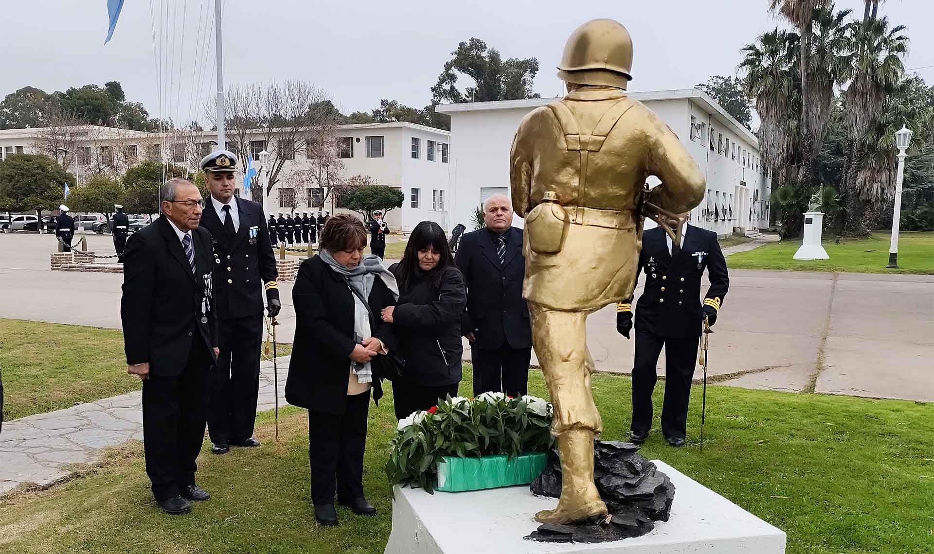 La ceremonia estuvo presidida por el Segundo Comandante de la Brigada Anfibia de Infantería de Marina, Capitán de Fragata Horacio Rodrigo Sánchez.