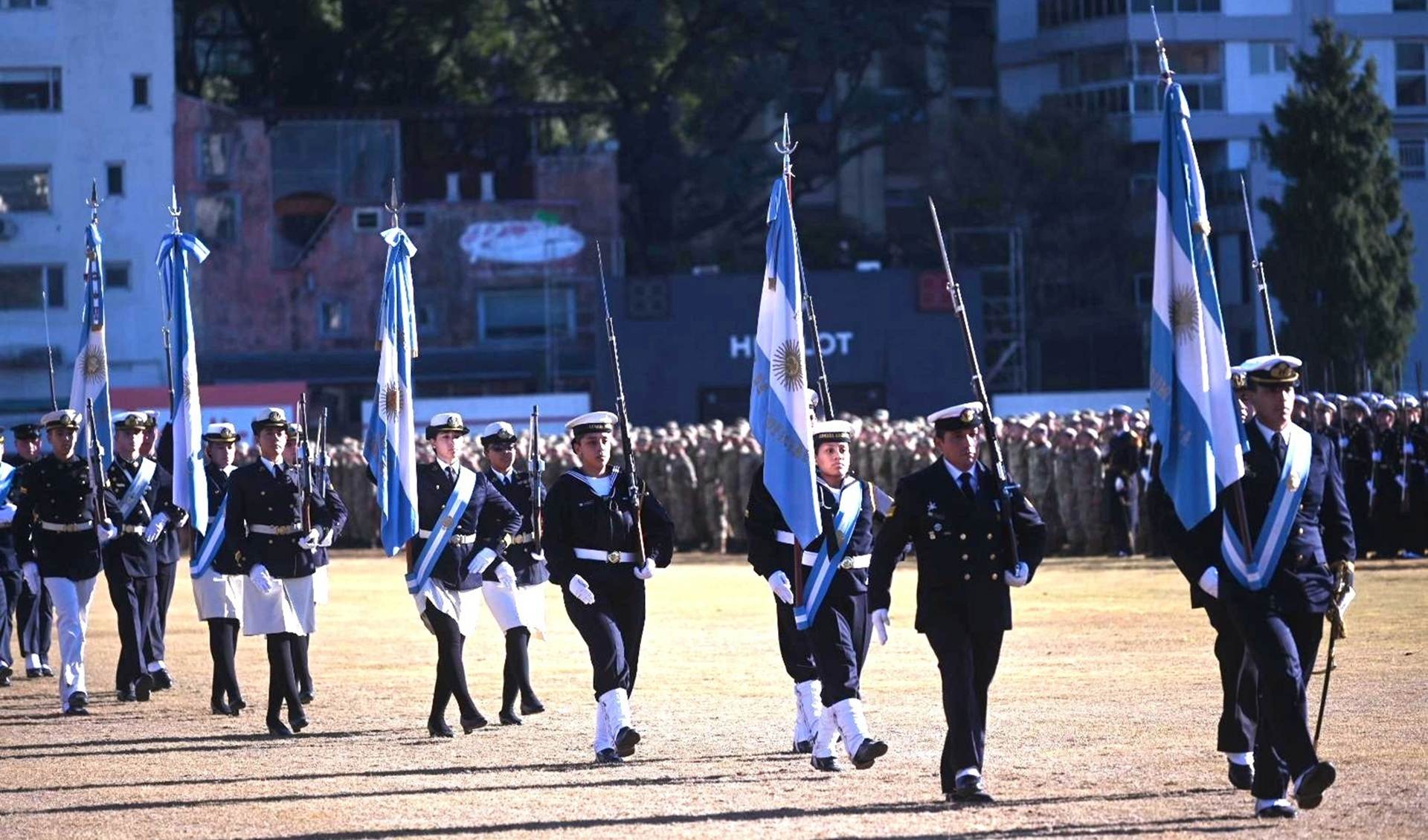 La ceremonia se llevó a cabo en el Campo Argentino de Polo y fue presidida por el Presidente de la Nación, Doctor Javier Milei.
