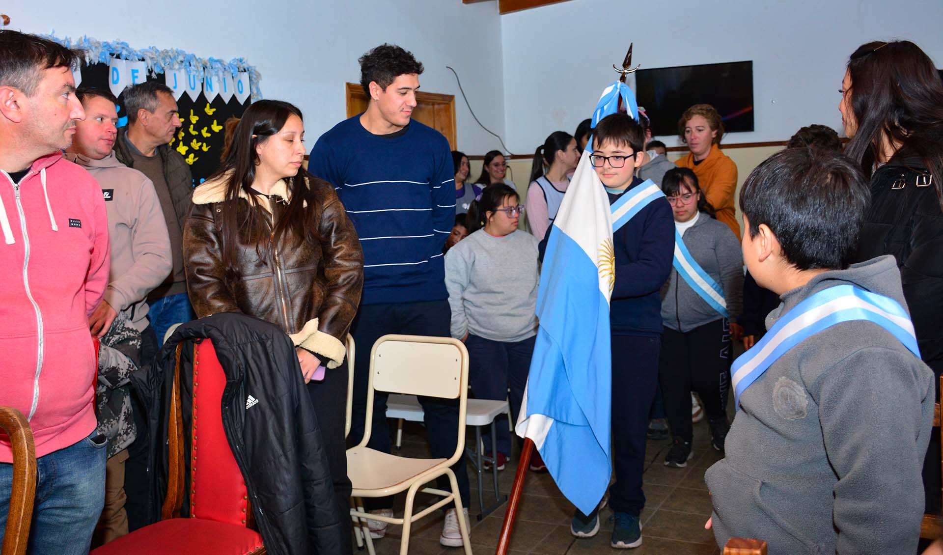 Los niños de nivel primario fueron los protagonistas del acto escolar.