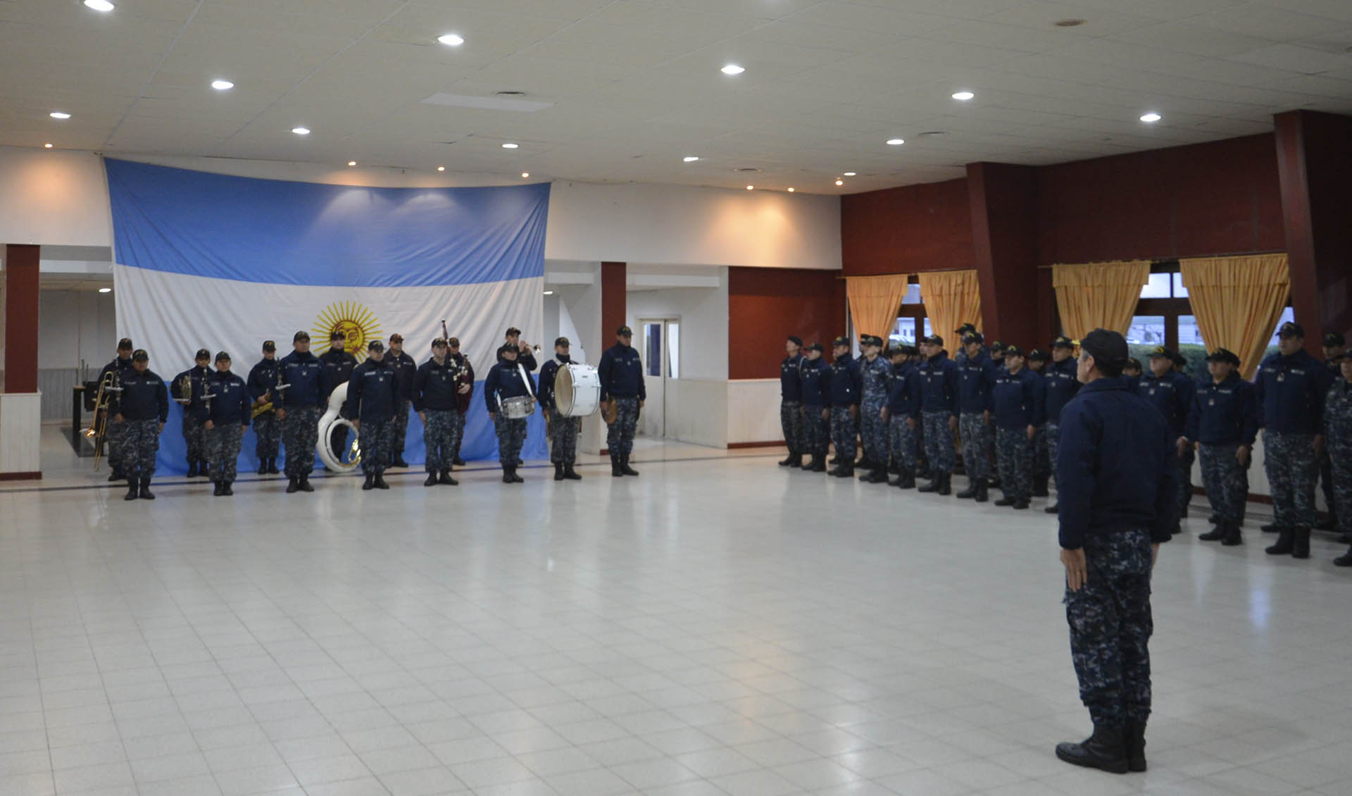 La ceremonia se realizó en la base naval, y fue presidida por el Comandante del Área Naval Atlántica.