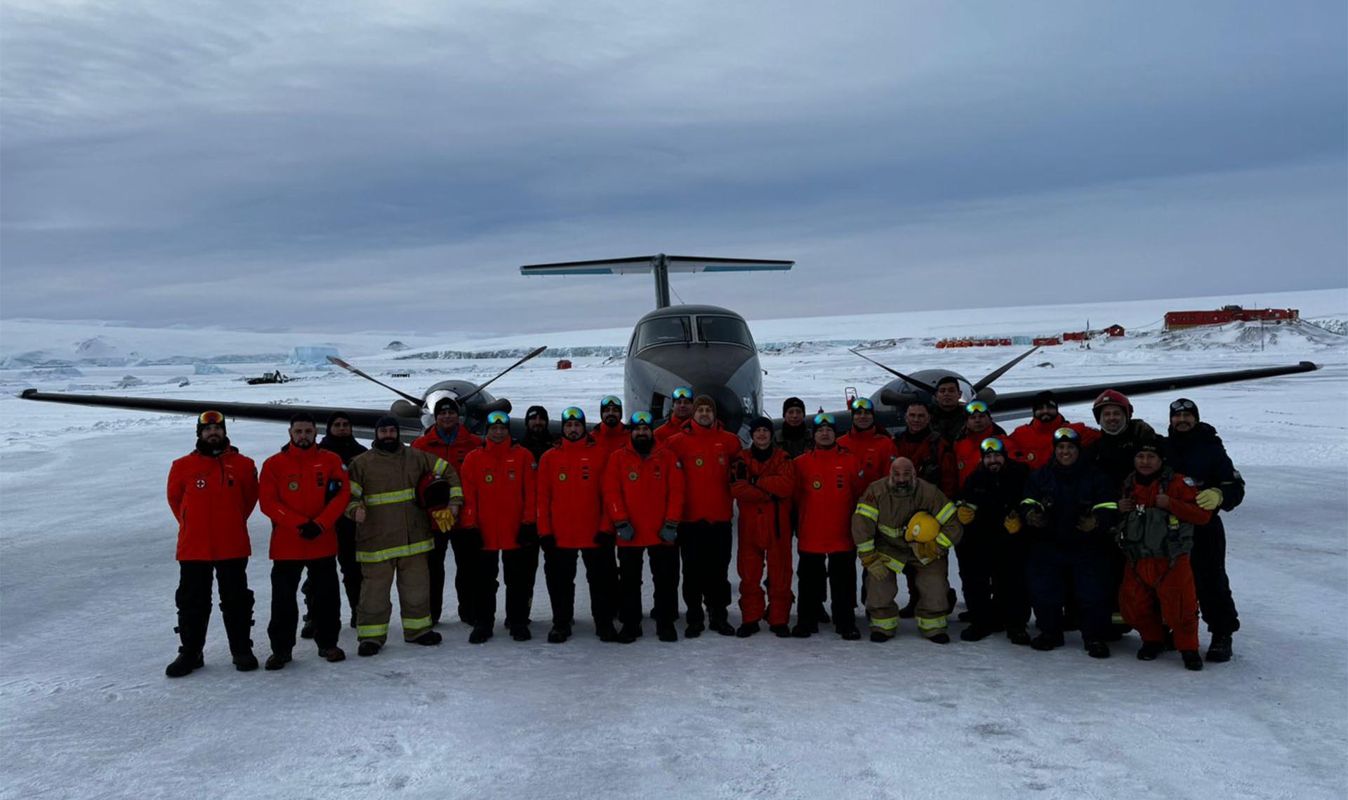 Trasladó al continente a un integrante de la dotación de invernada de la Base Antártica Conjunta Petrel.