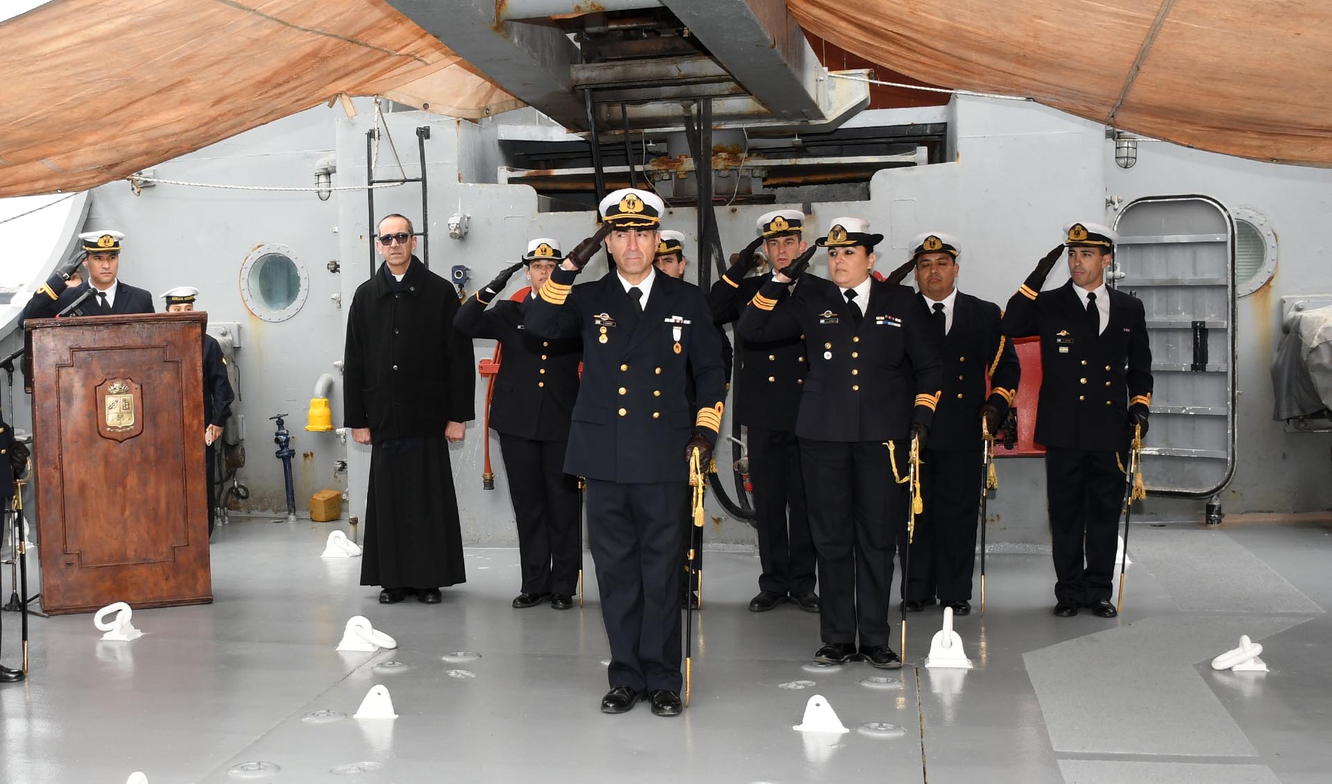 La ceremonia fue presidida por el Comandante Naval, Anfibio y Logístico, Capitán de Navío Sergio Ernesto Navarro.