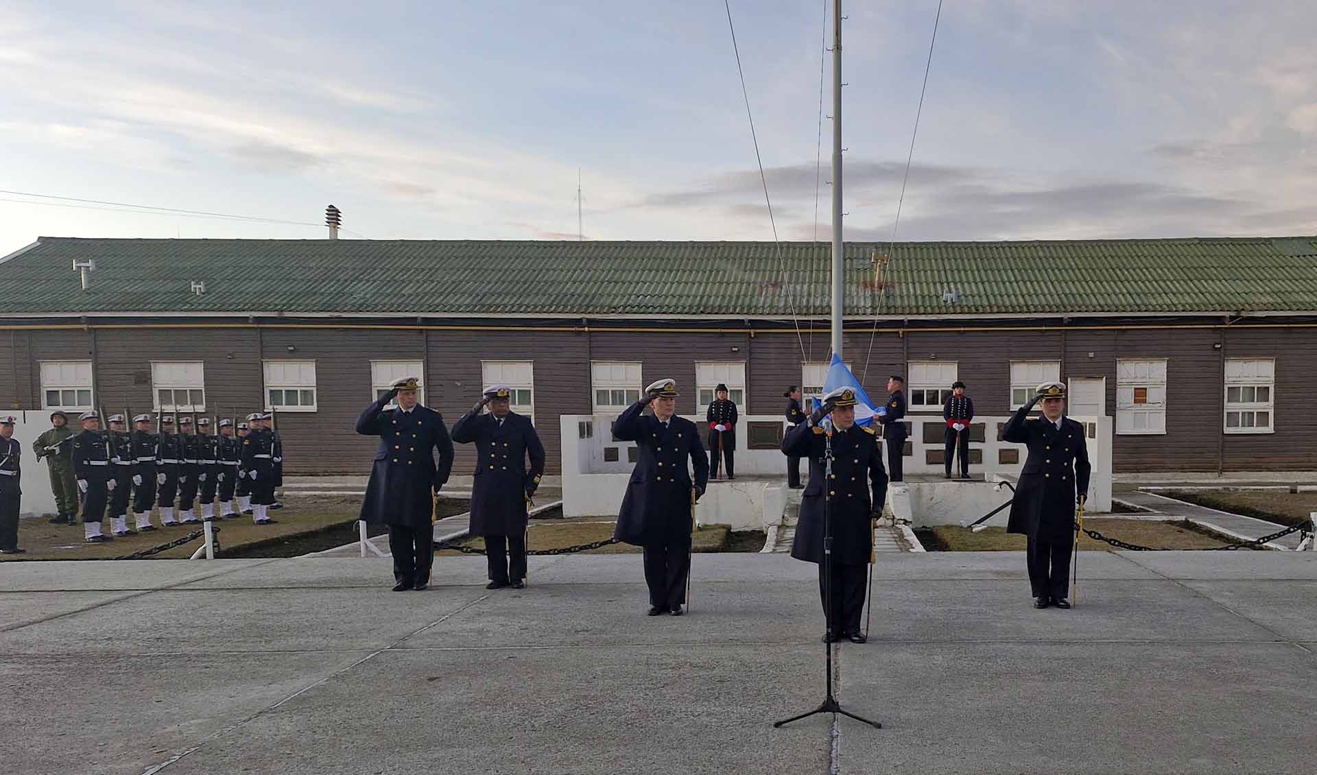 La ceremonia fue presidida por el Comandante de la Brigada de Infantería de Marina Austral.
