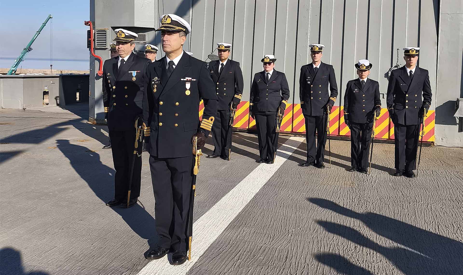 La ceremonia estuvo presidida por el Comandante Naval, Anfibio y Logístico.