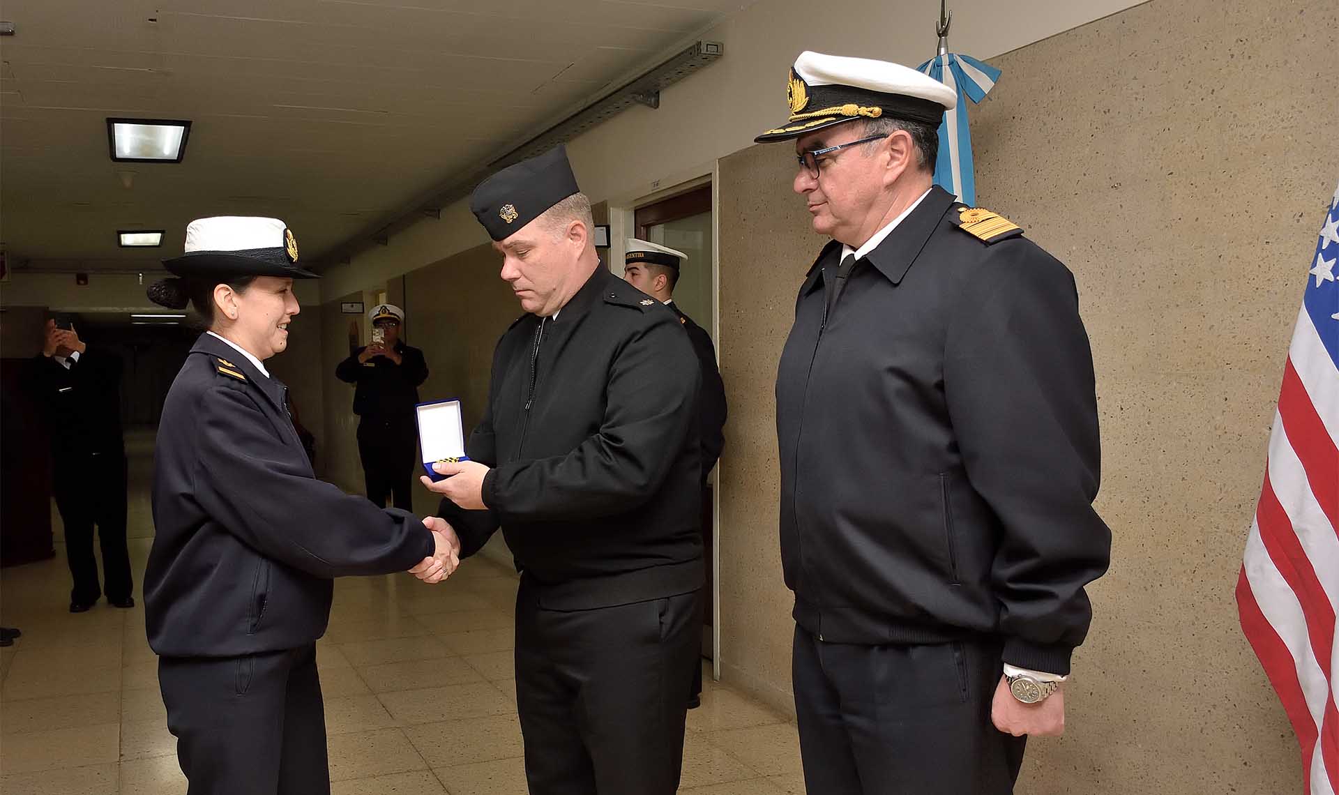 Durante el encuentro se entregaron distintivos y certificados al personal que se desempeña como operador en el Destacamento RITN Buenos Aires.