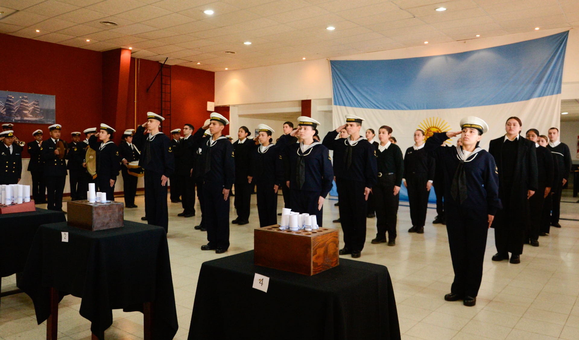 La ceremonia fue encabezada por el Comandante del Área Naval Atlántica y Jefe de la Base Naval Mar del Plata, Contraalmirante Marcelo Paternostro. 