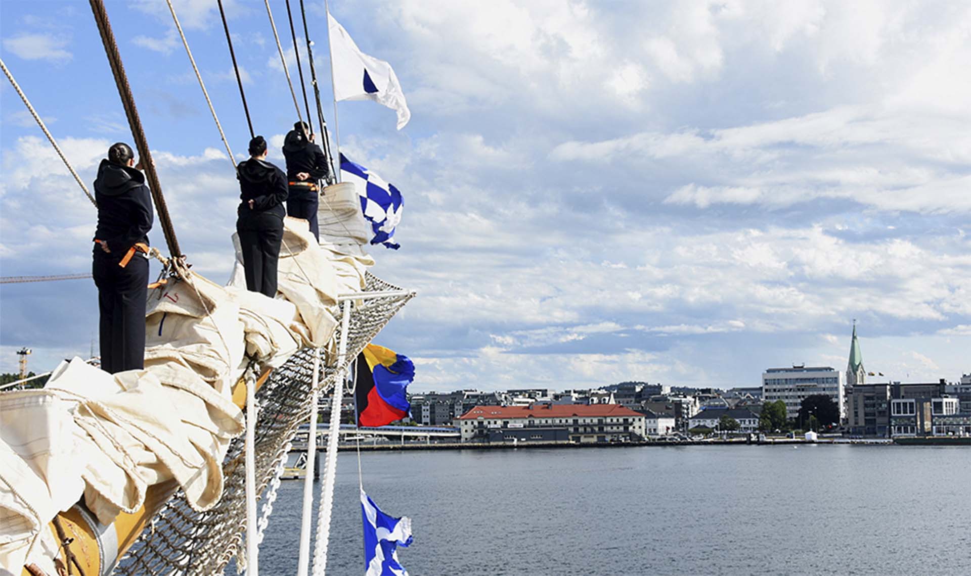Por primera vez el buque de instrucción de la Armada Argentina tomó amarras en el puerto de Kristiansand, concretando el tercer punto en el itinerario del 53º Viaje de Instrucción.