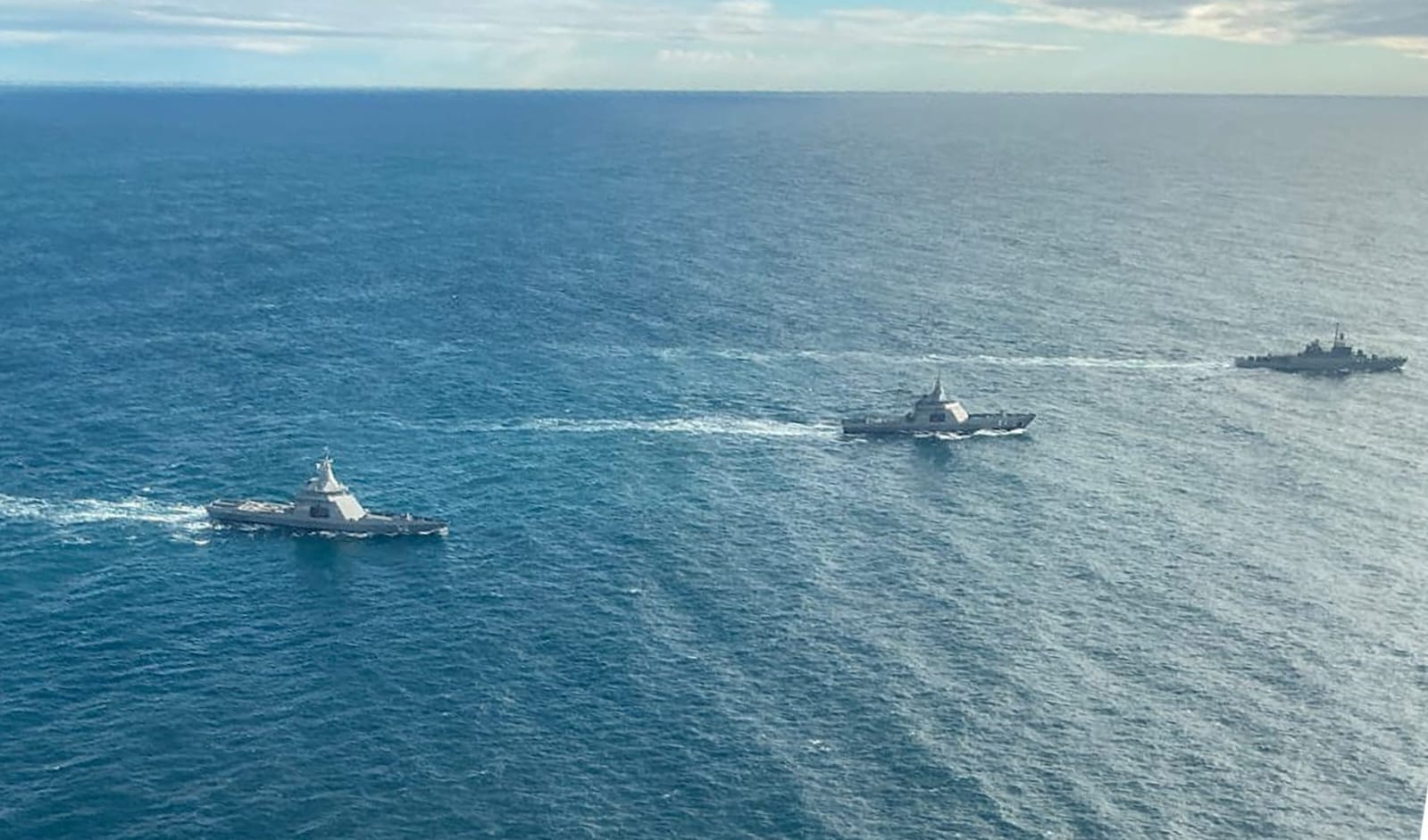 Participaron unidades de las Divisiones de Corbetas y de Patrullado Marítimo, junto a aeronaves de la Escuadrilla Aeronaval de Vigilancia Marítima y miembros de la Agrupación Buzos Tácticos.