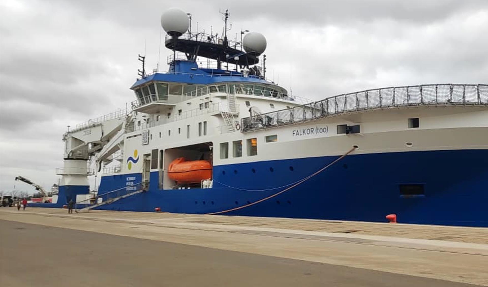 A bordo del buque "Falkor (too)", profesionales de la Armada se desempeñan como observadores durante una misión científica que reúne a investigadores del CONICET y del Schmidt Ocean Institute.