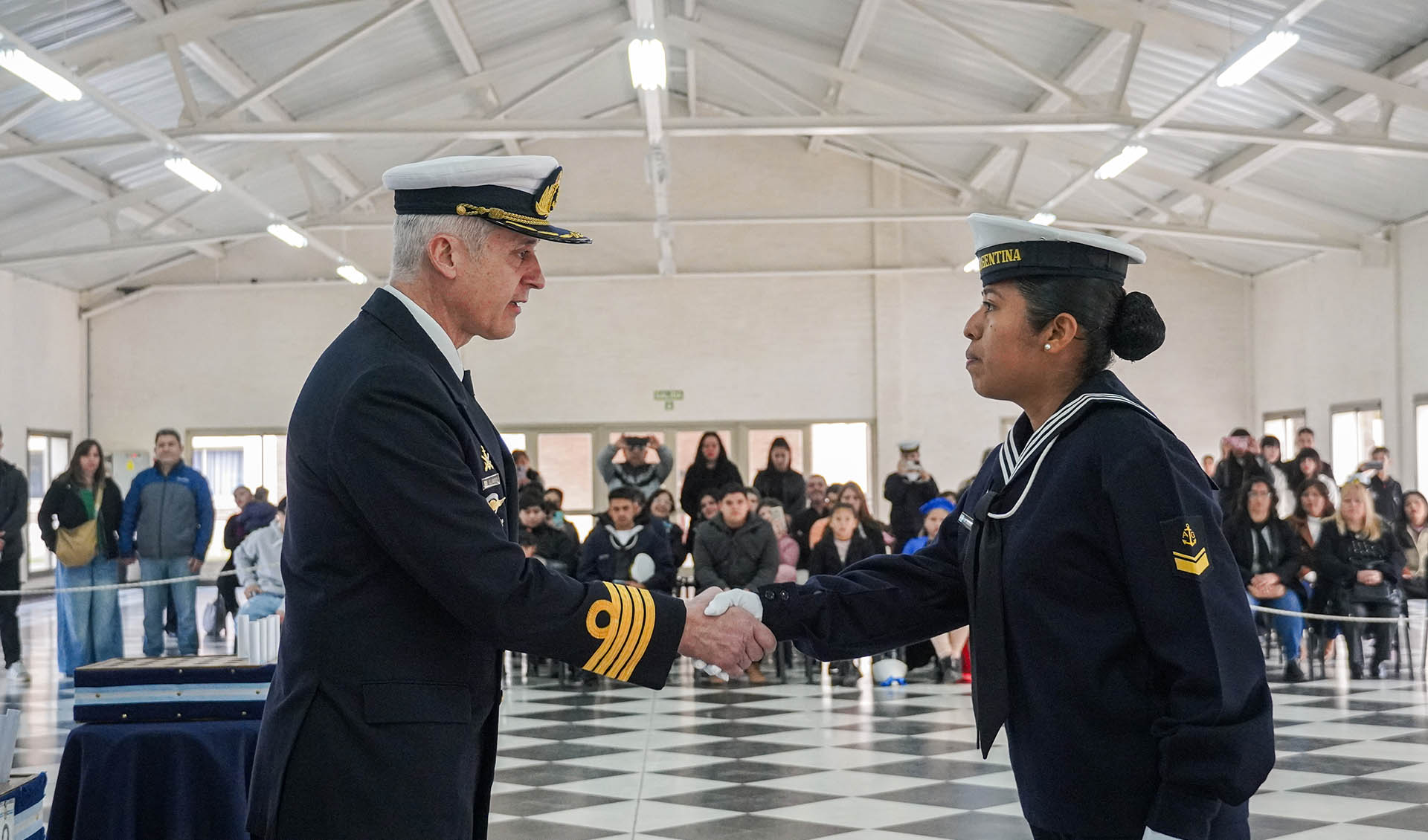 Fue presidida por el Director de la Escuela de Suboficiales de la Armada, Capitán de Navío Eduardo Javier Mateo.