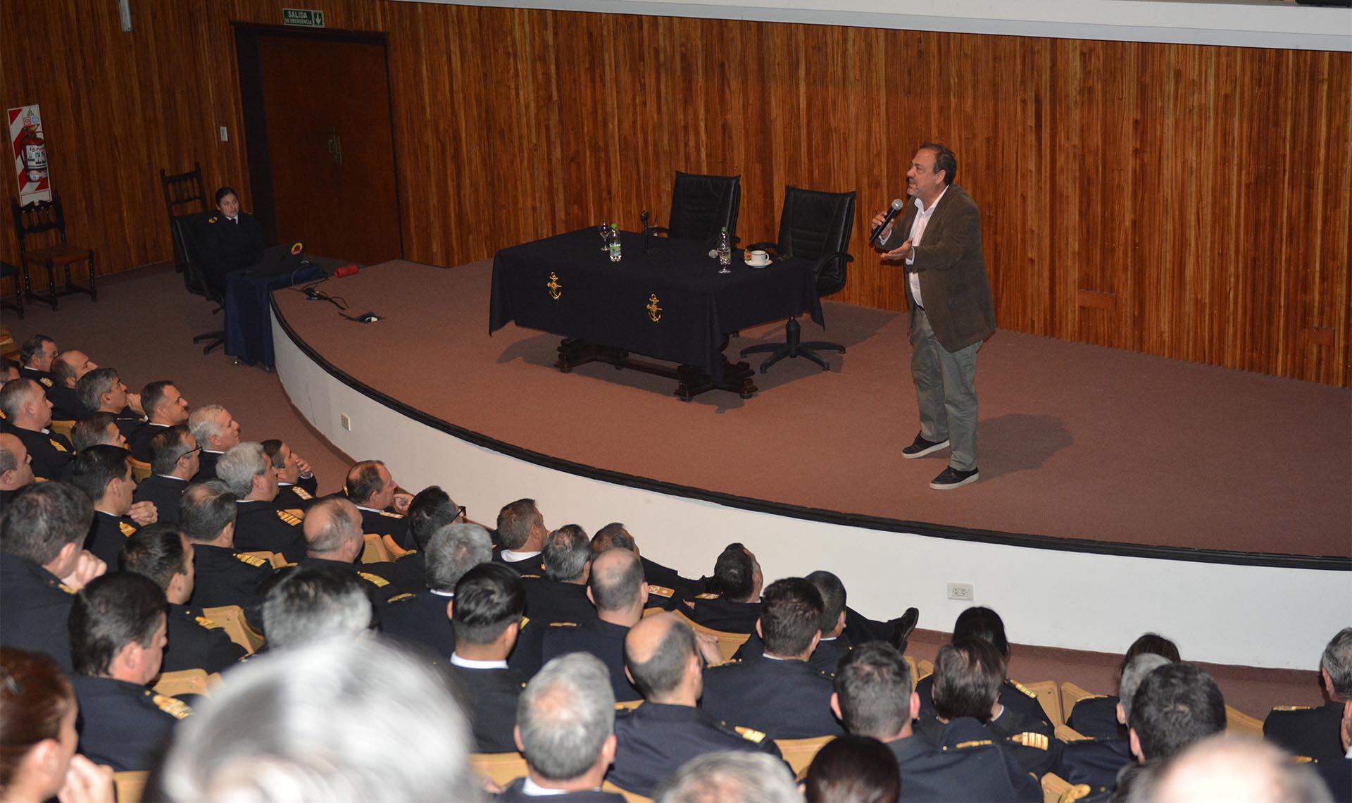 Estuvo a cargo del licenciado Bernardo Barcena, especialista en estrategias de éxito y comunicación.