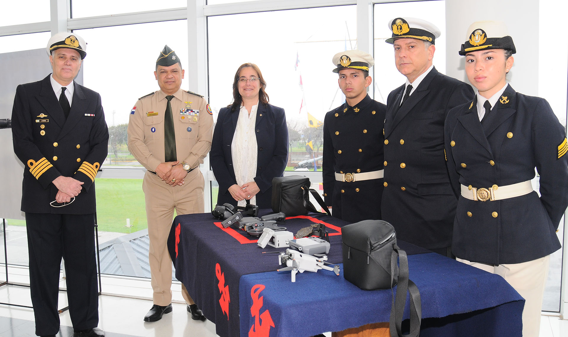 Pudieron apreciar tanto las actividades de formación militar profesional como la rutina académica de los cadetes. 