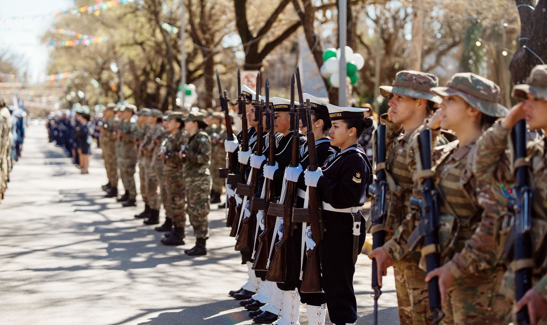 La ciudad santafesina celebró los 150 años de su fundación con un desfile.