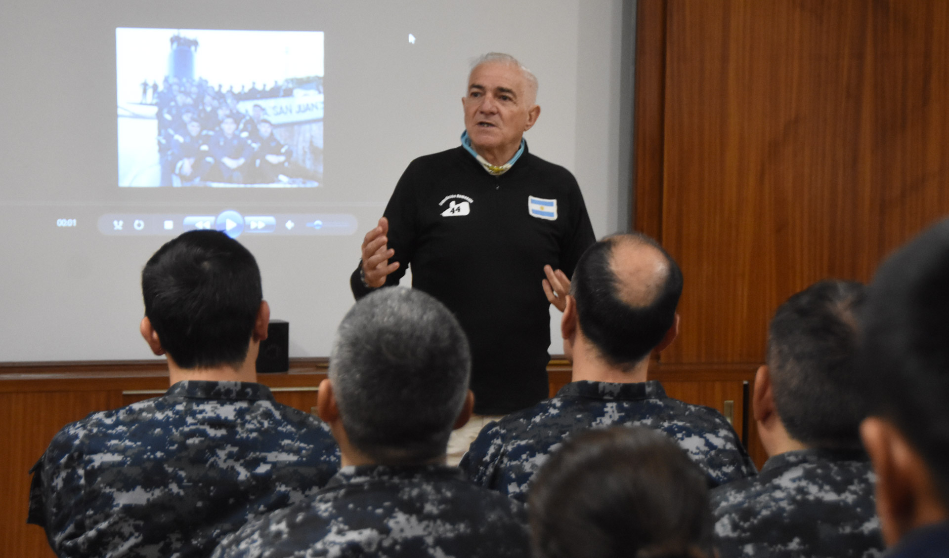 Estuvo a cargo del Capitán de Navío (RE) Guillermo Tibaldi, excomandante de esa unidad.