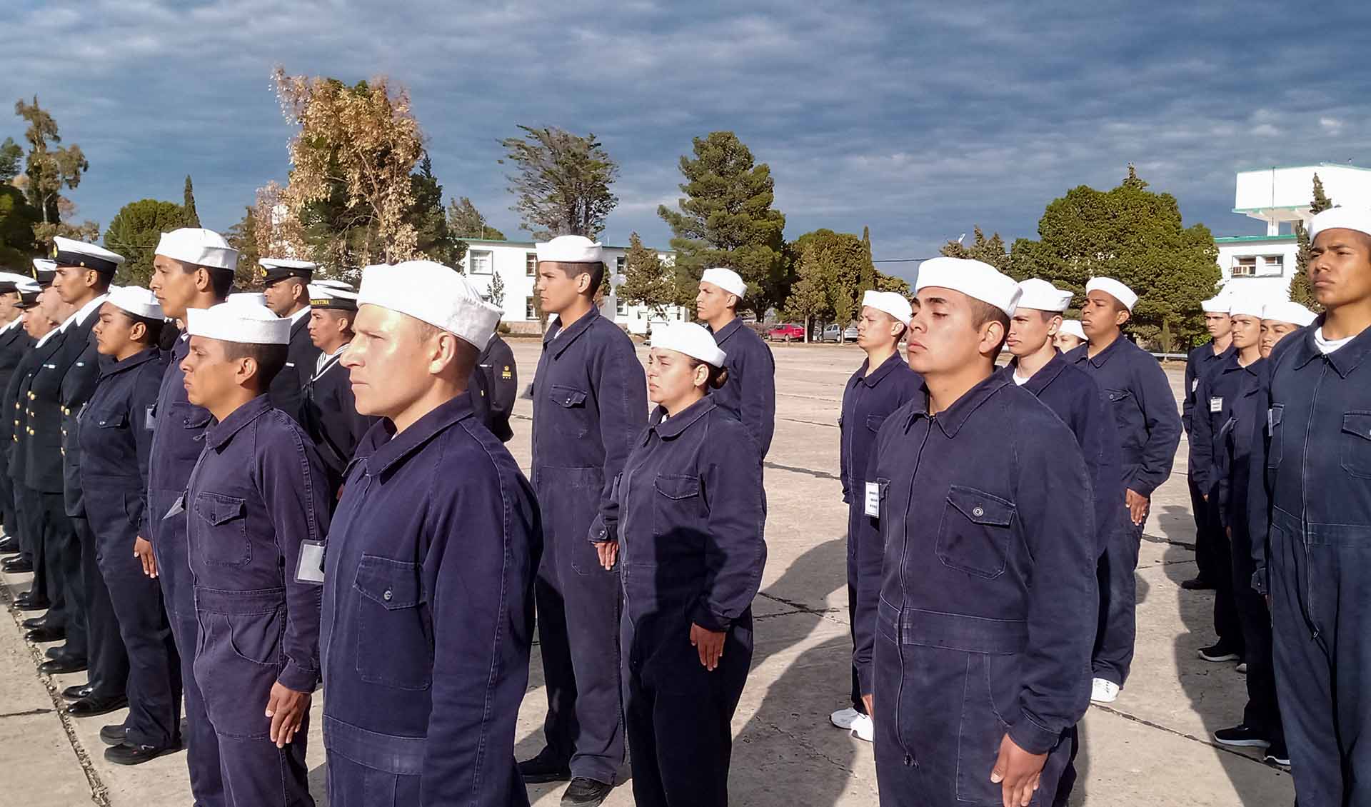 En el mismo acto se inauguró un monumento a los caídos en el Conflicto del Atlántico Sur y se otorgó una condecoración.