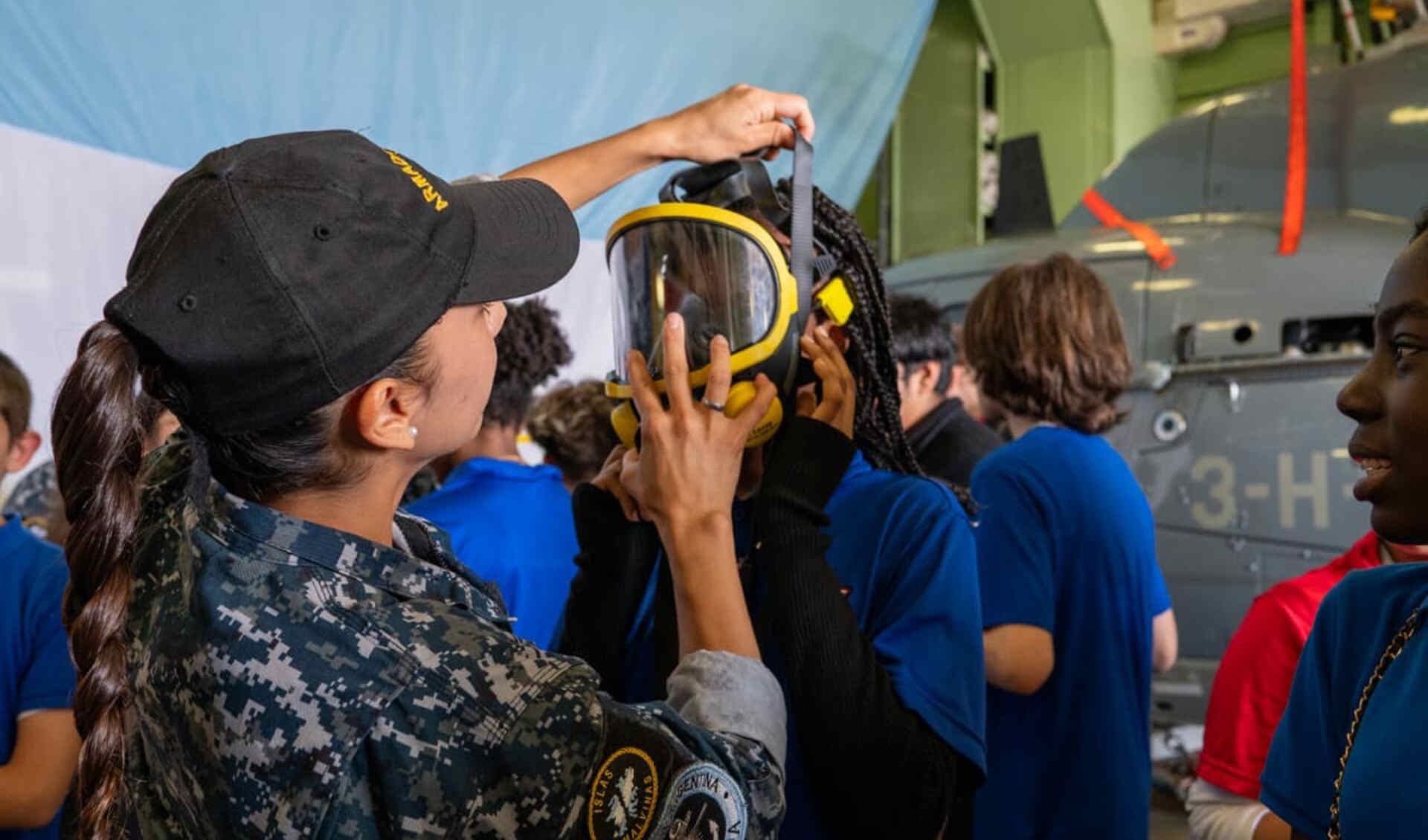 Escuelas de Jacksonville visitaron el destructor ARA “La Argentina” y se realizaron competencias deportivas entre las tripulaciones de los países participantes. 