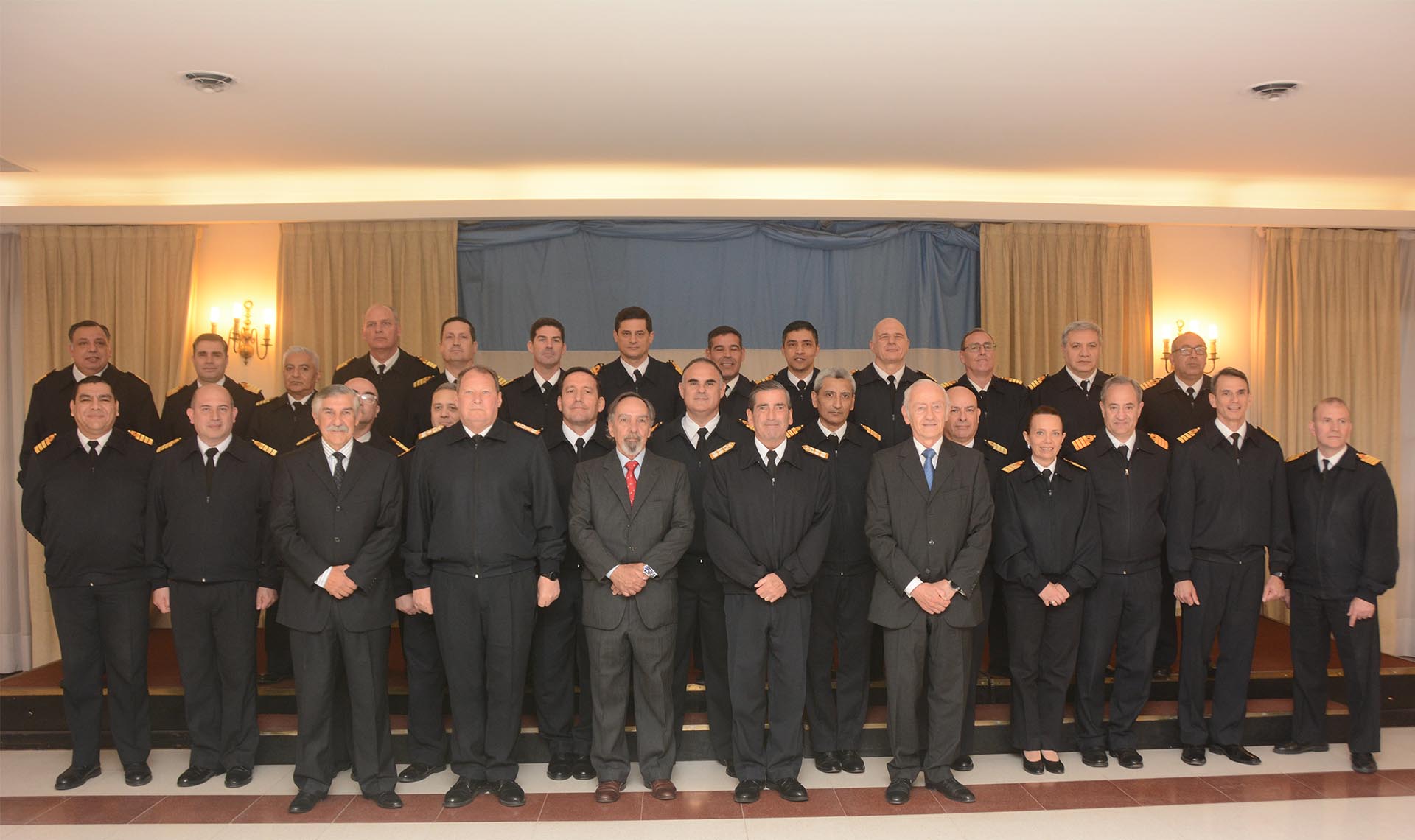 La ceremonia tuvo lugar en el Salón Libertad del edificio sede del Estado Mayor General de la Armada.