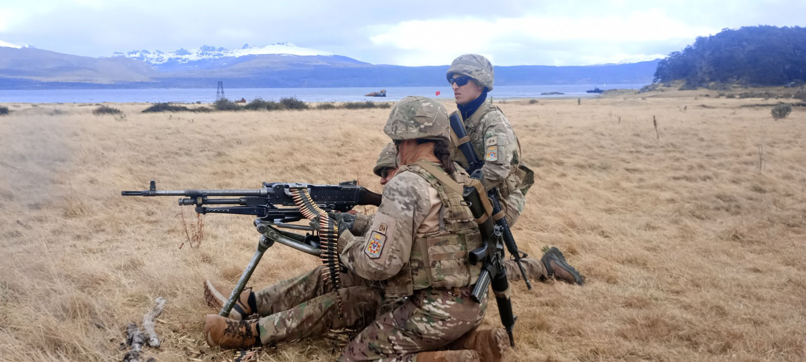 Efectivos de la Brigada de Infantería de Marina Austral llevaron a cabo una campaña de tiro escuela en la región austral.