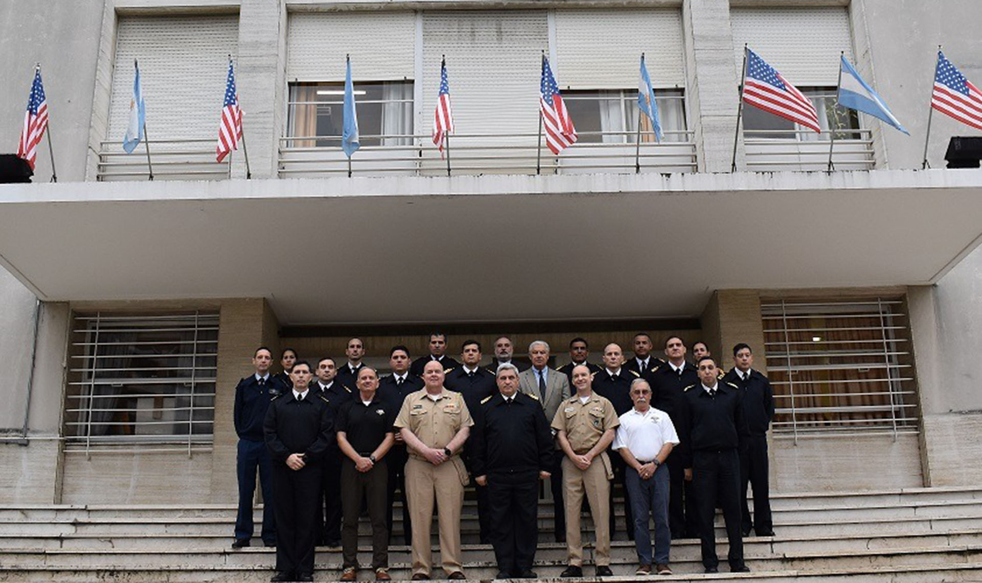 Especialistas de la Armada de Estados Unidos de América brindaron un taller en la Escuela de Guerra Naval. 